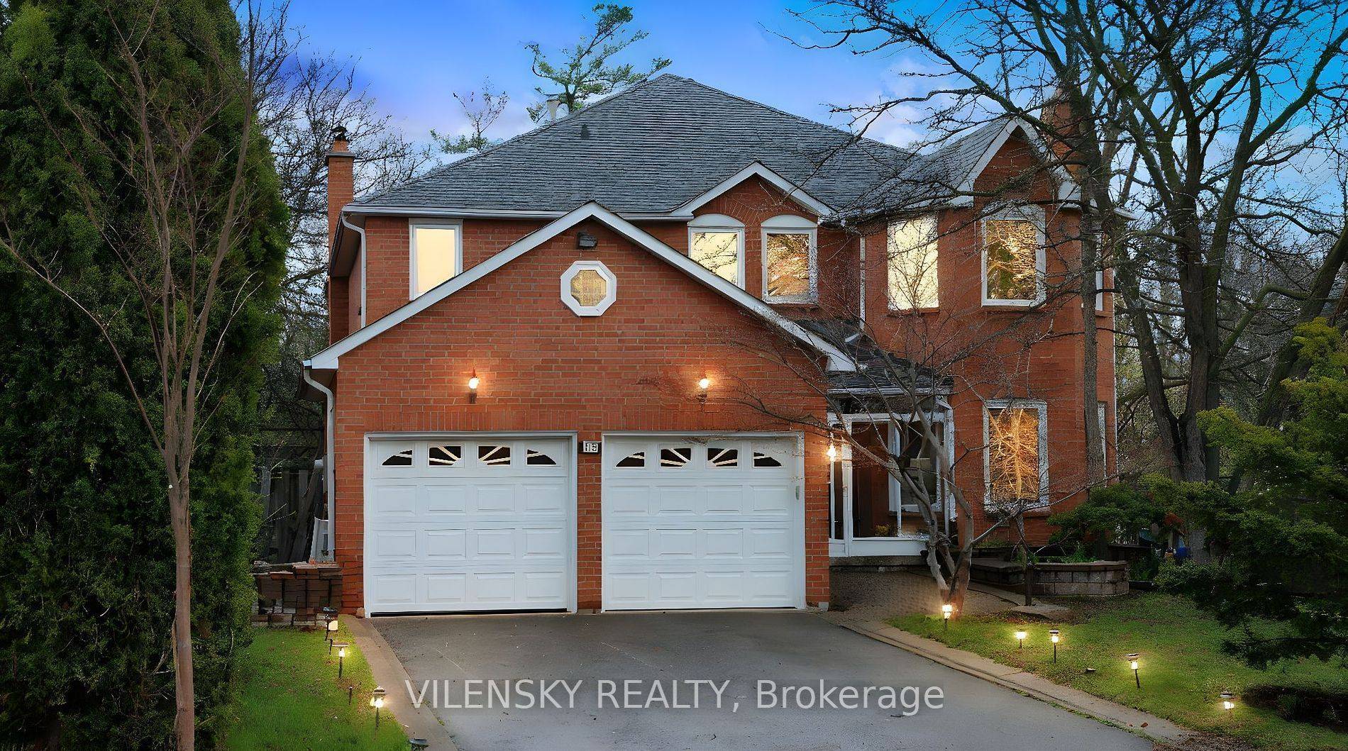 Richmond Hill, ON L4C 8X2,15 Hart ST
