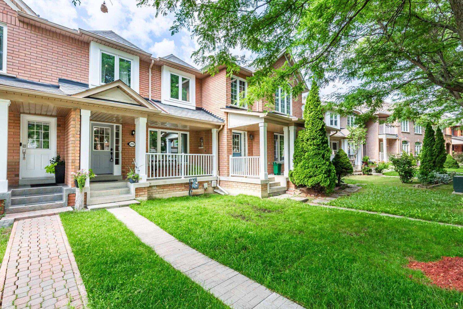 Vaughan, ON L6A 2Y1,215 Equator CRES