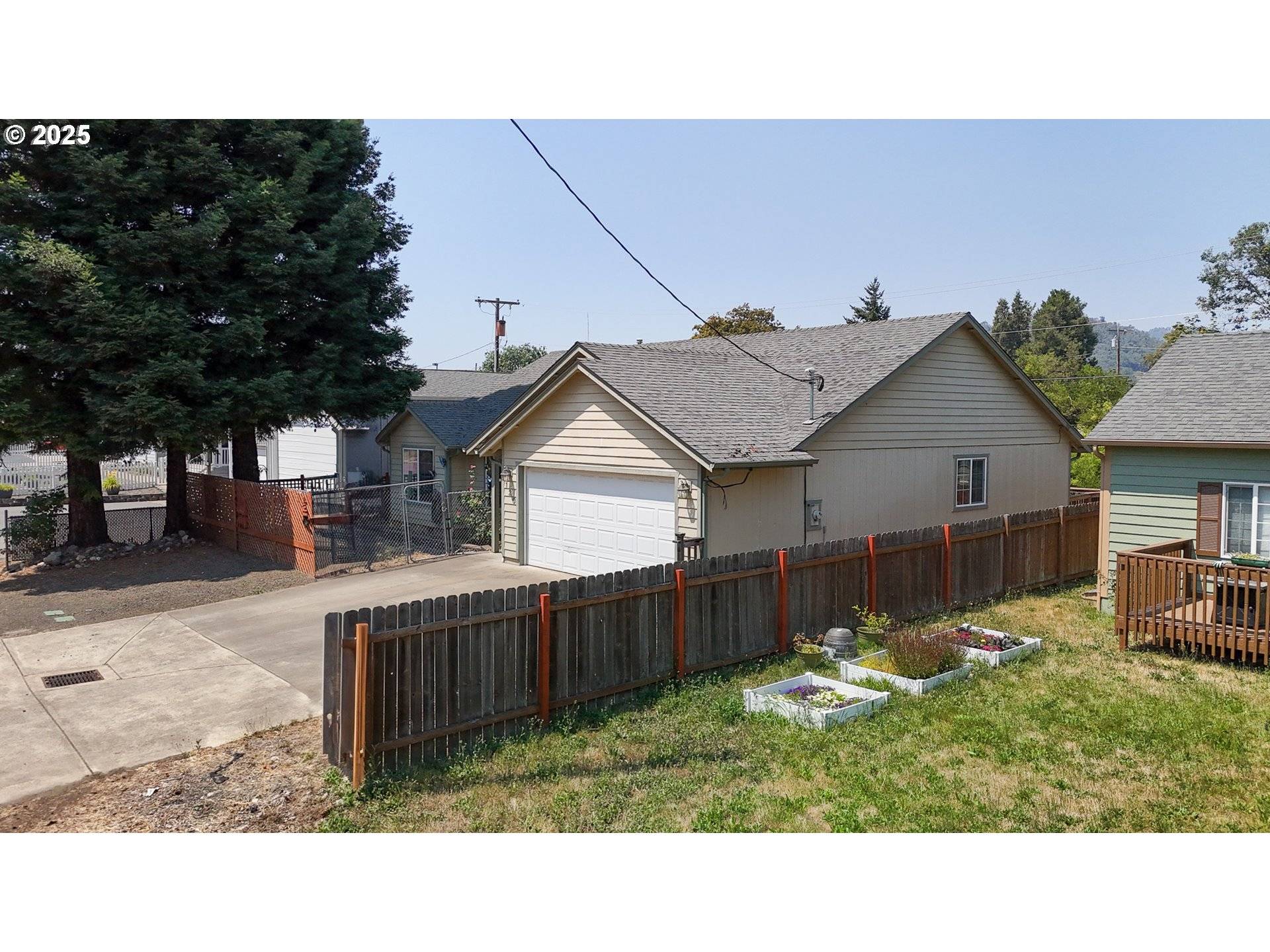 Winston, OR 97496,120 SE EDWARDS AVE
