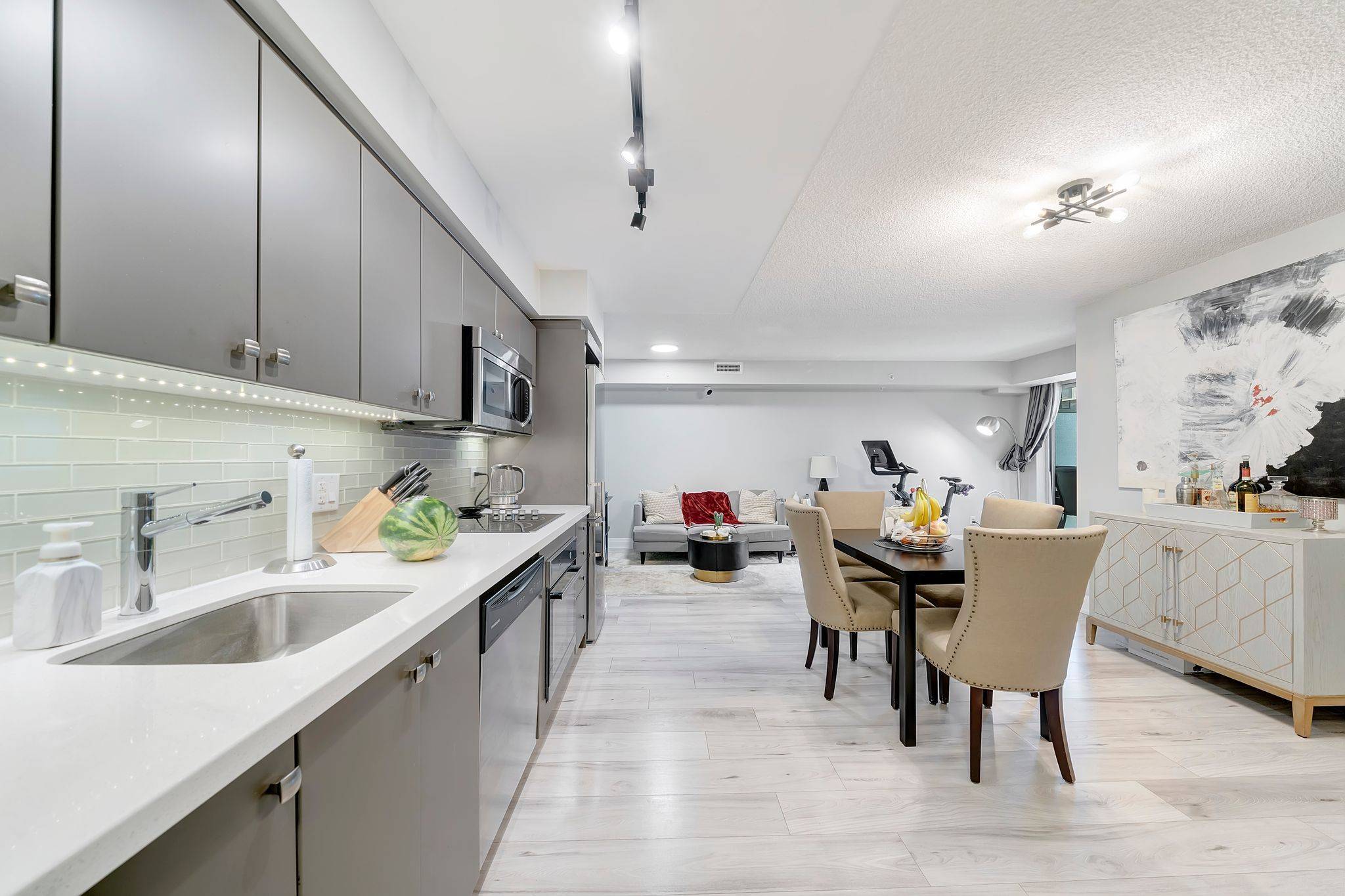 Toronto C06, ON M3H 0C6,565 Wilson AVE #421