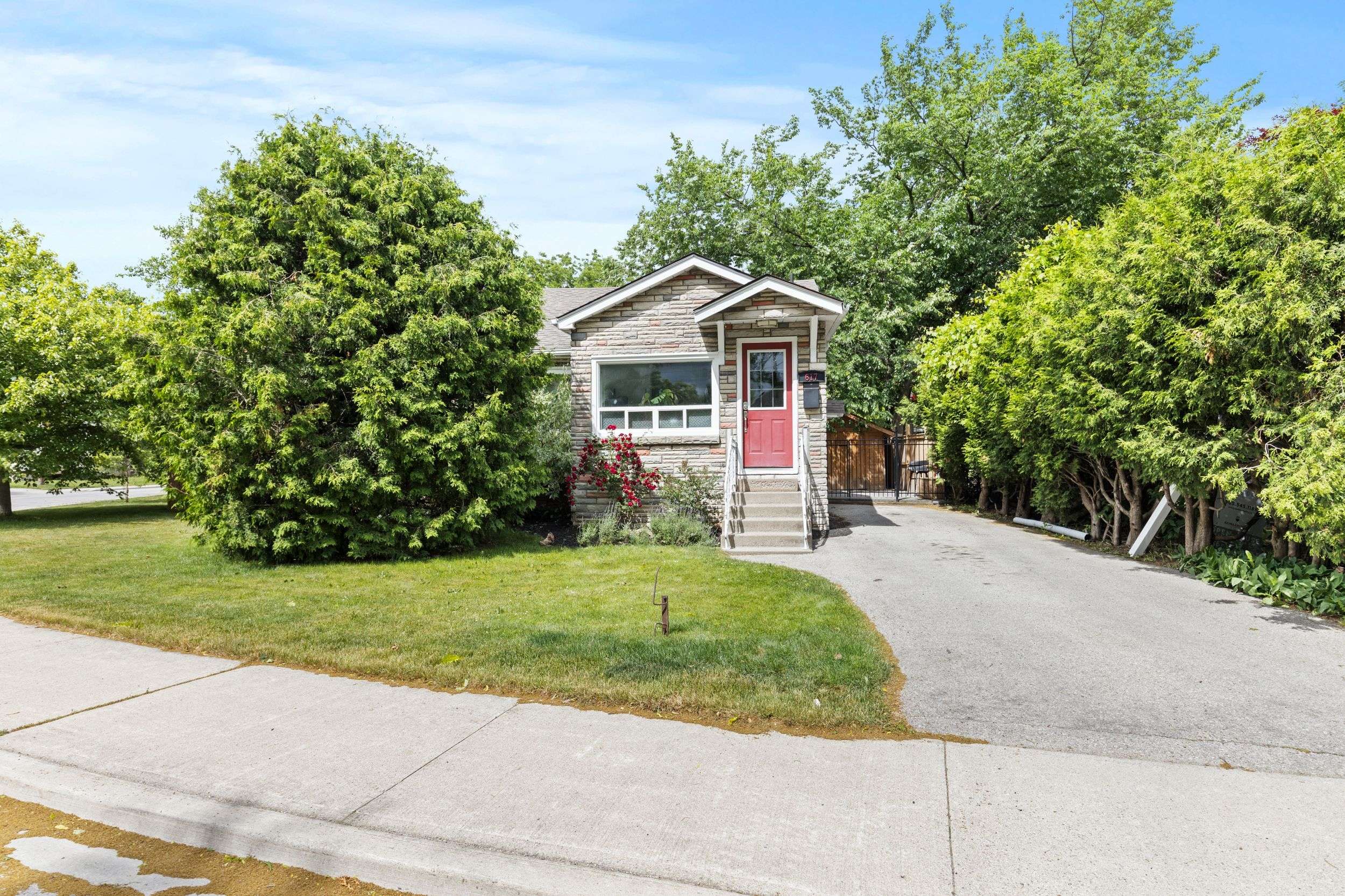 Burlington, ON L7S 1P1,617 Clark AVE