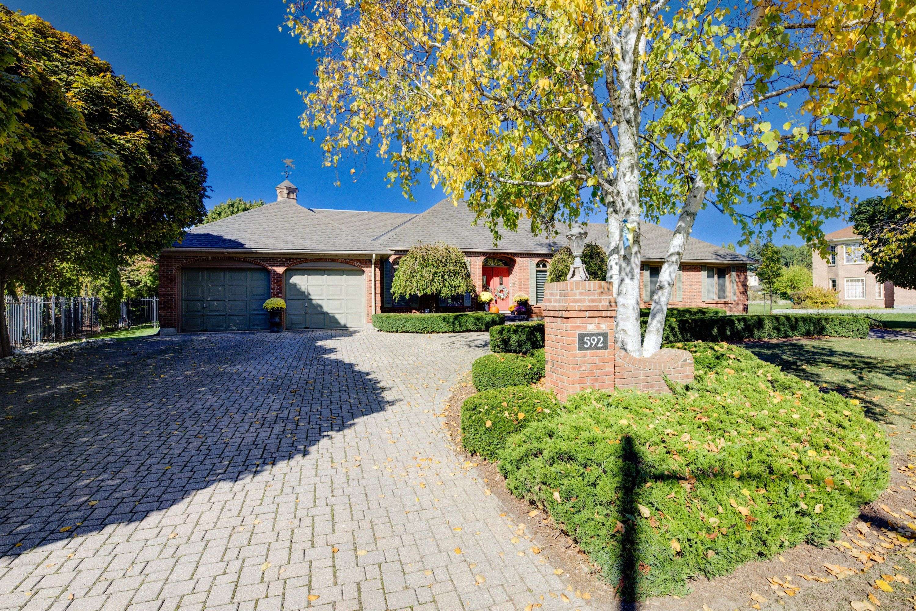 Waterloo, ON N2K 3L7,592 Manorwood CT