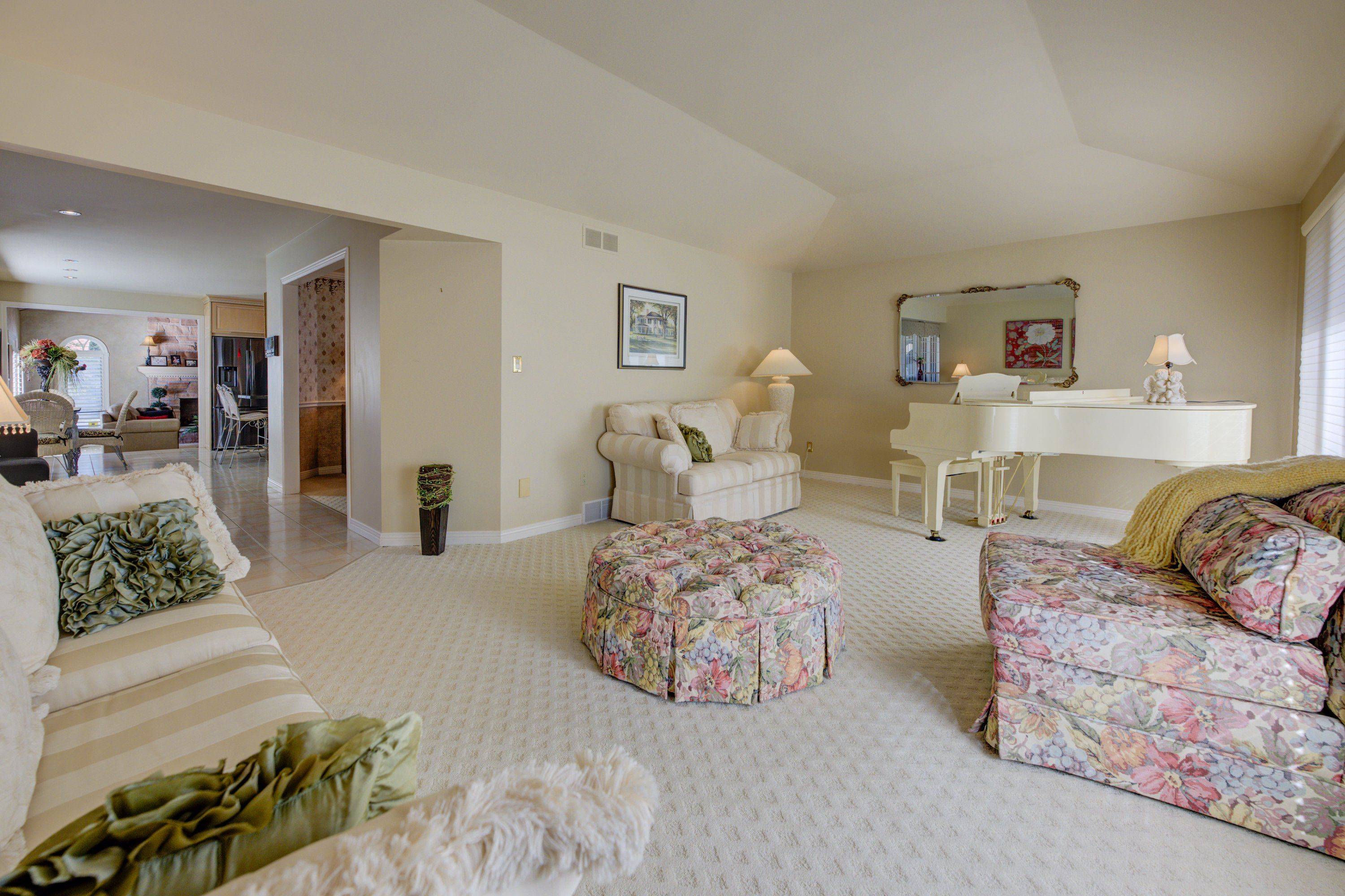 Waterloo, ON N2K 3L7,592 Manorwood CT