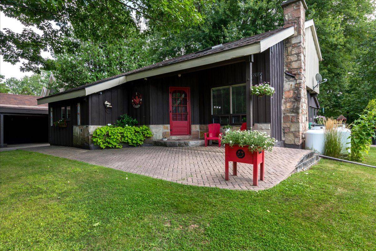 Gravenhurst, ON P0E 1N0,1032 Cowbell LN