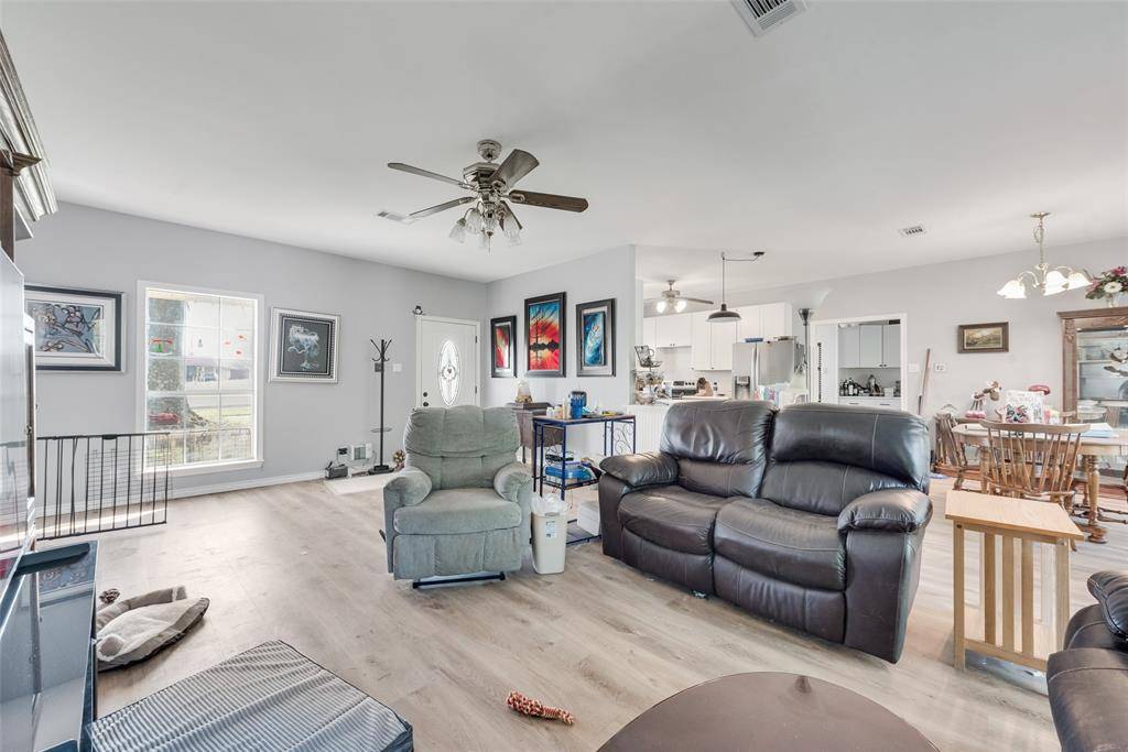 Emory, TX 75440,330 W Quitman Street