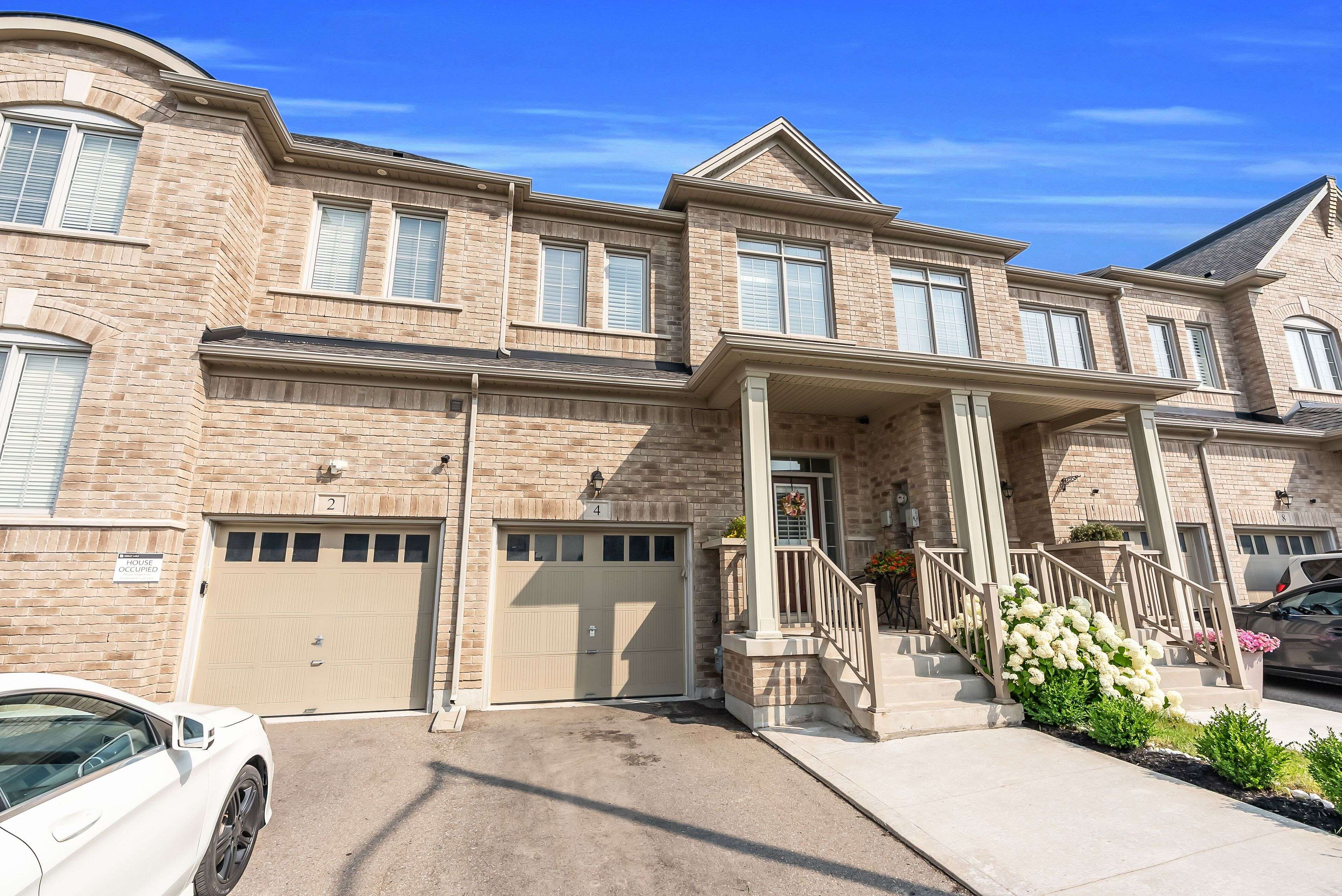 Brampton, ON L6Y 6C5,4 Temple Manor RD
