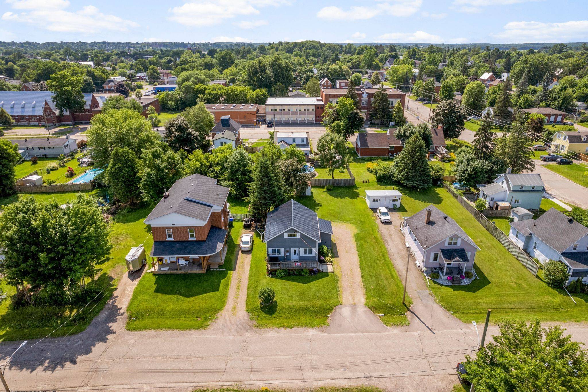 Pembroke, ON K8A 5E8,305 Second AVE