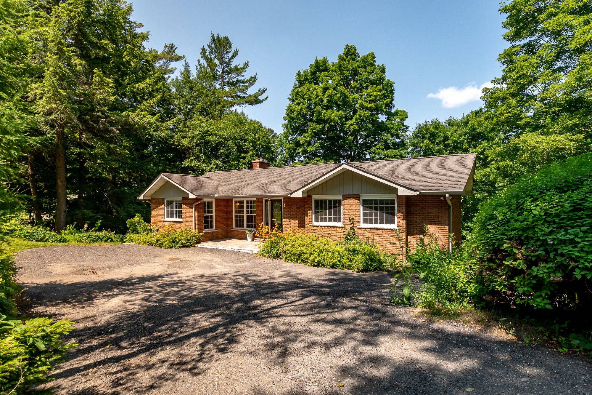 Huntsville, ON P1H 0A5,224 Swallowdale RD