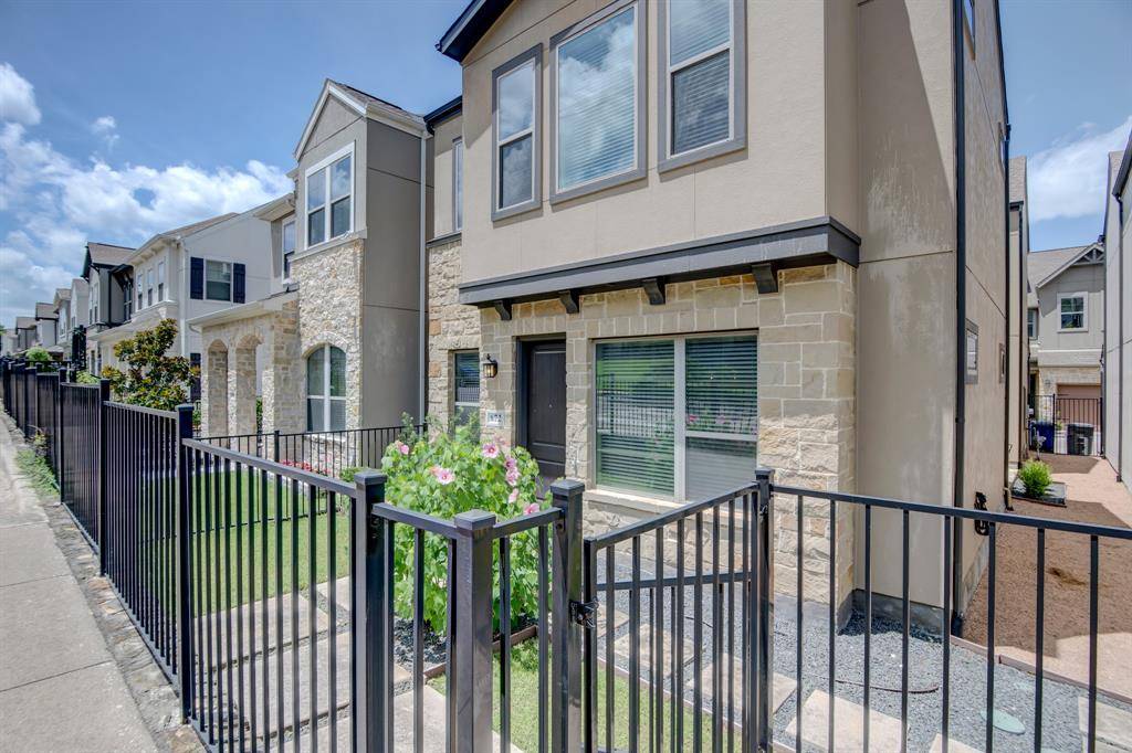 Dallas, TX 75208,672 Aspen Valley Lane