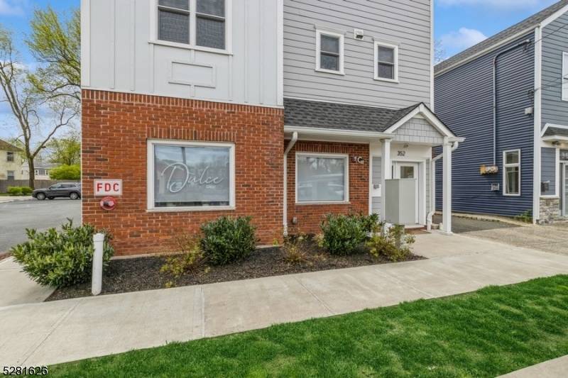 Westfield Town, NJ 07090,352 South Ave #2