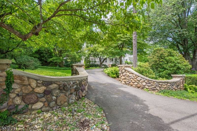 Mountain Lakes Boro, NJ 07046,297 Morris Ave