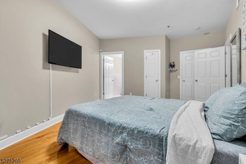 Newark City, NJ 07114,30 Austin Street #204