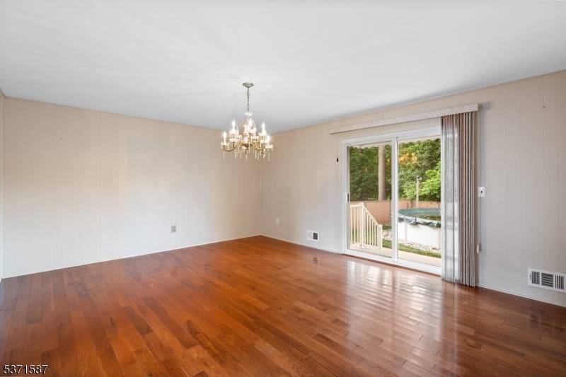 Cranford Twp., NJ 07016,14 Windsor Pl