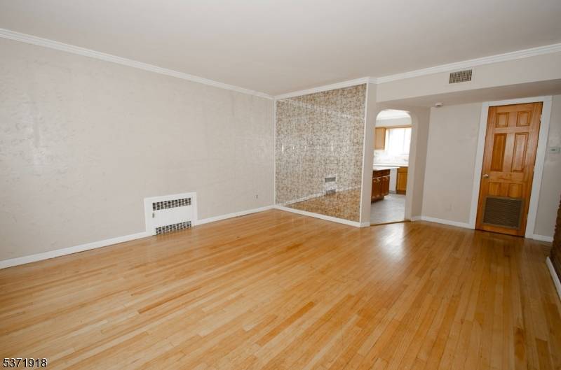 Clifton City, NJ 07014,7 Frances St