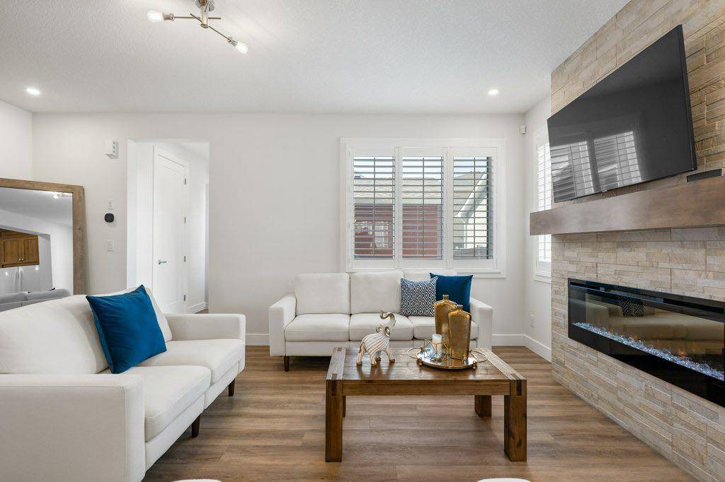 Calgary, AB T2X 4K6,13 Yorkstone GRV SW