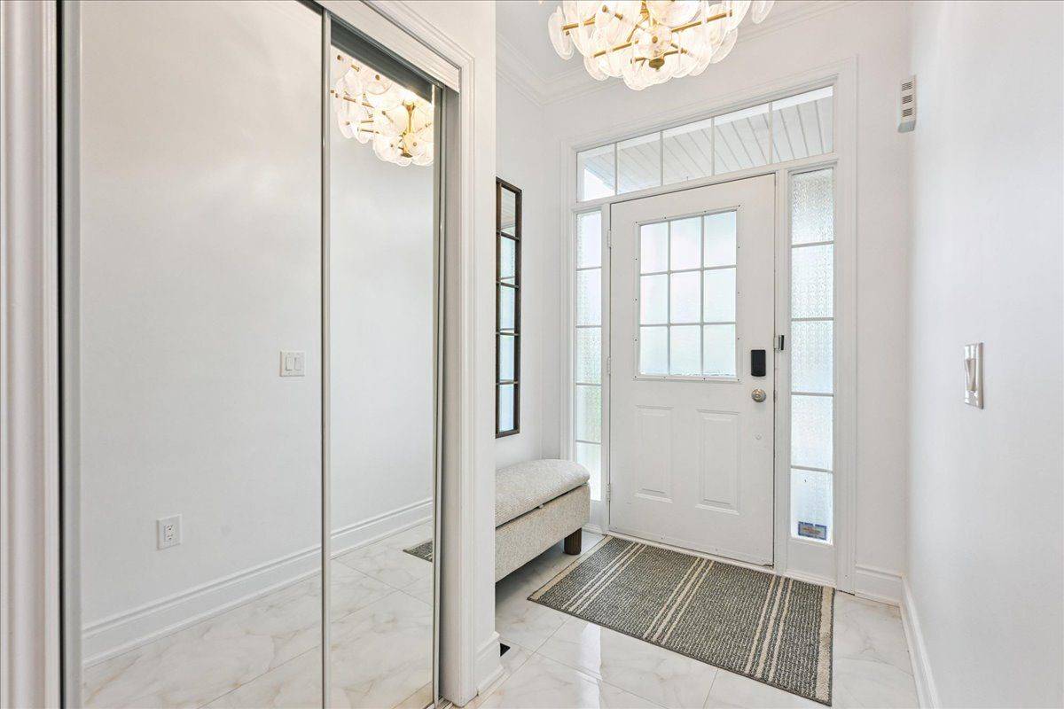 Mississauga, ON L5M 7E5,5653 Longboat AVE