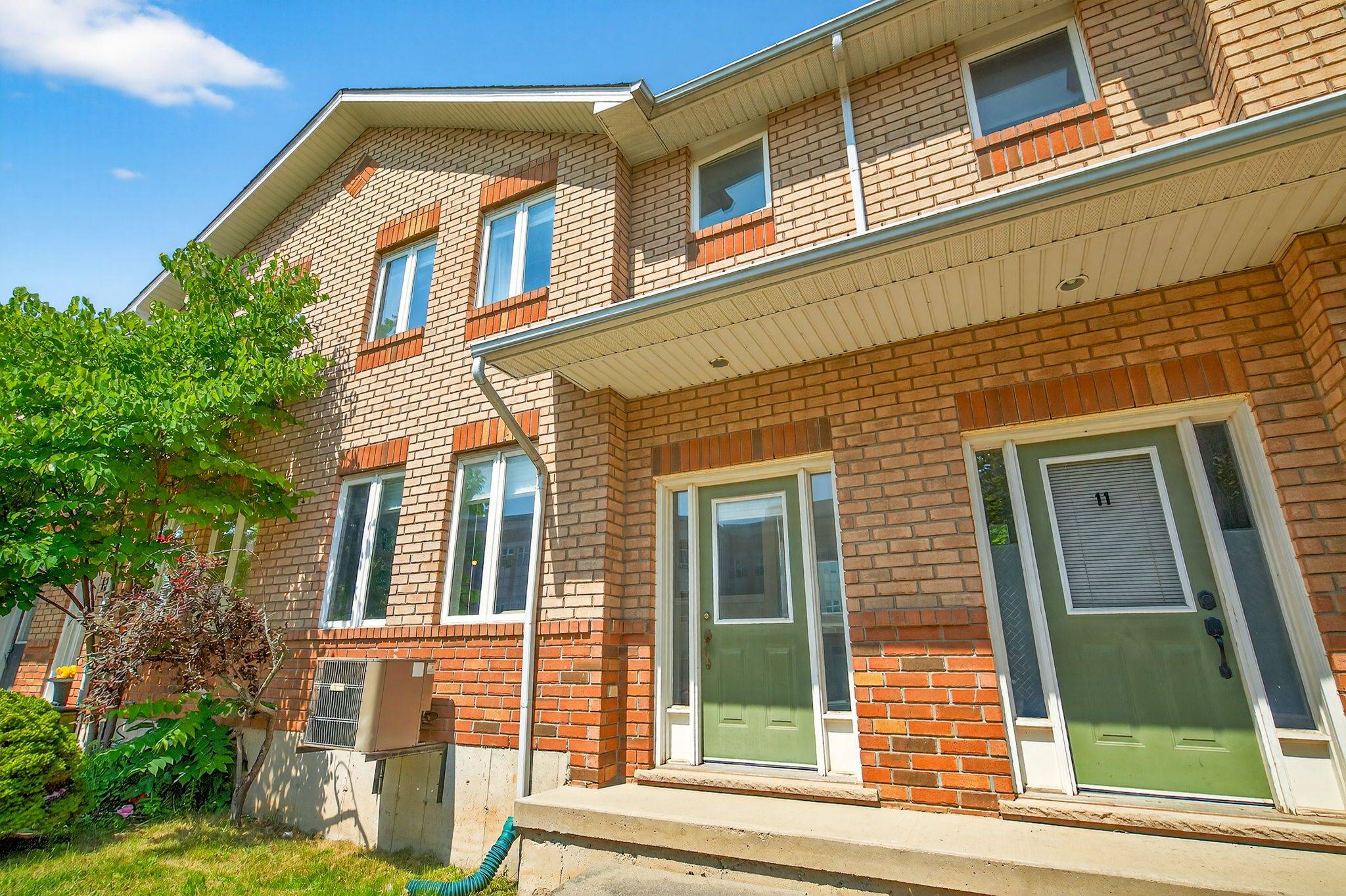 Burlington, ON L7L 6R2,1750 Creek WAY #12