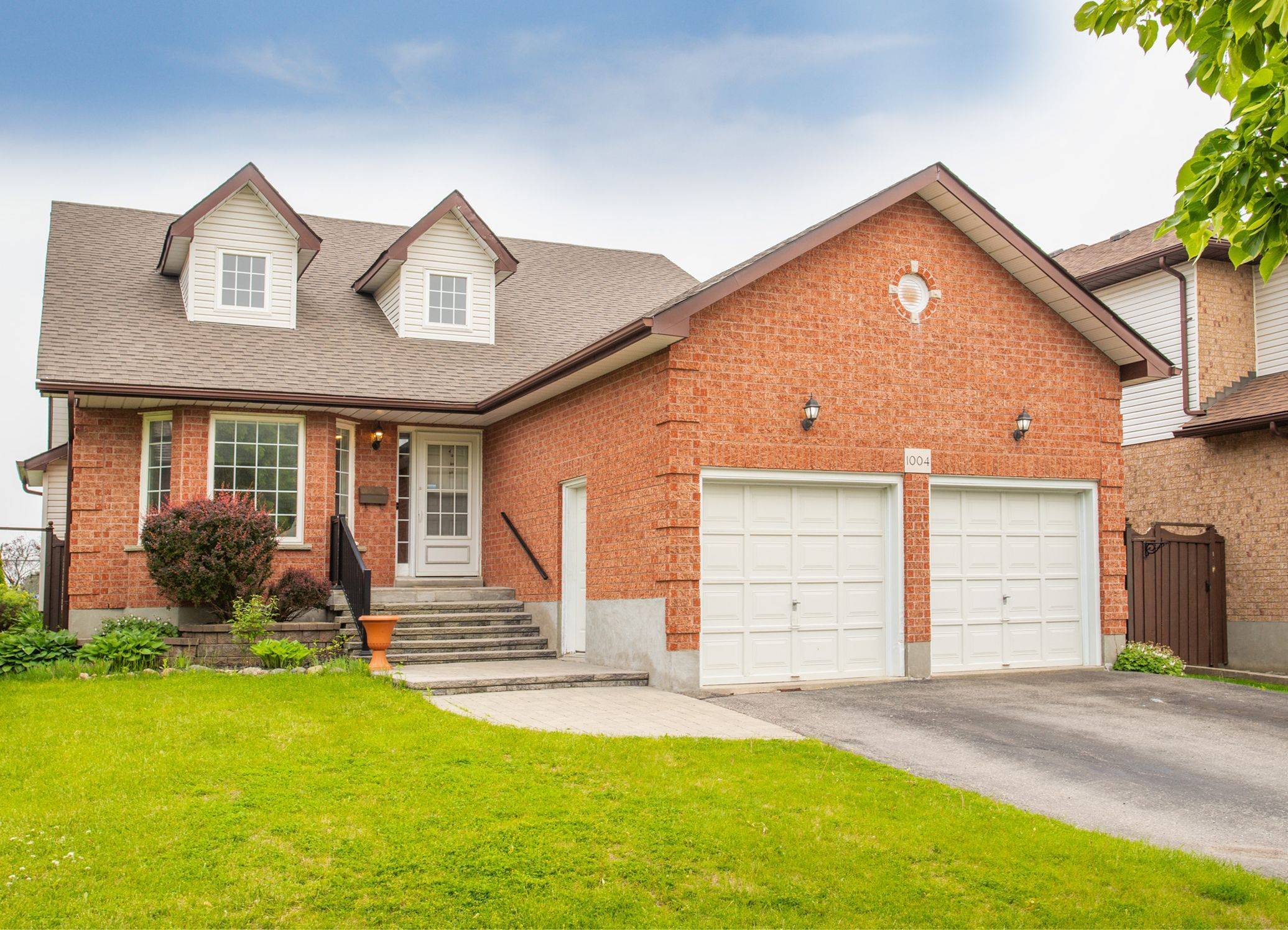 Oshawa, ON L1J 8N7,1004 Catskill DR