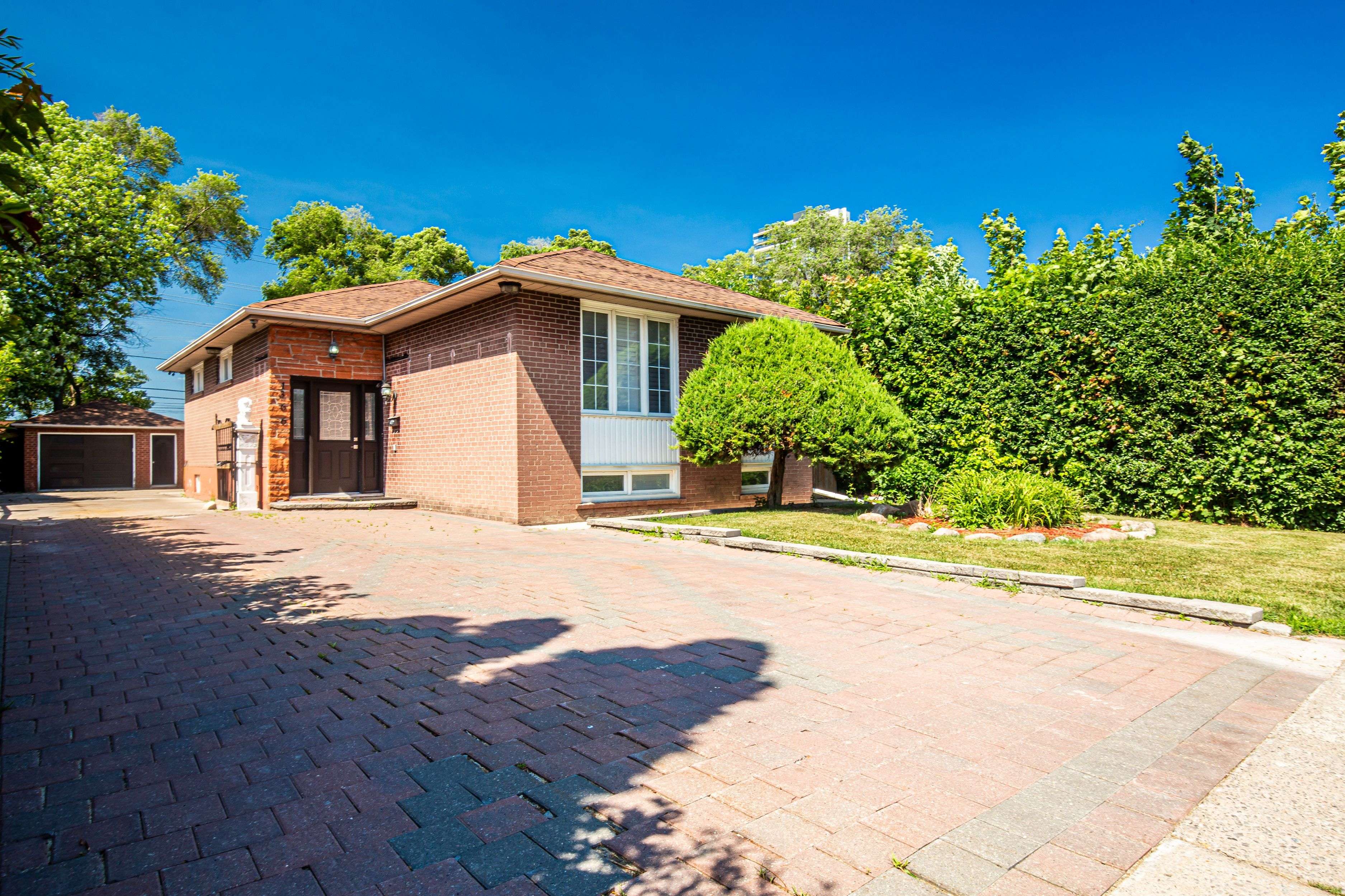 Pickering, ON L1W 1L1,1366 Poprad AVE