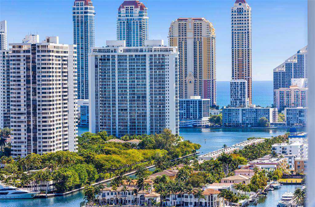 North Miami Beach, FL 33160,17301 Biscayne Blvd #LPH2