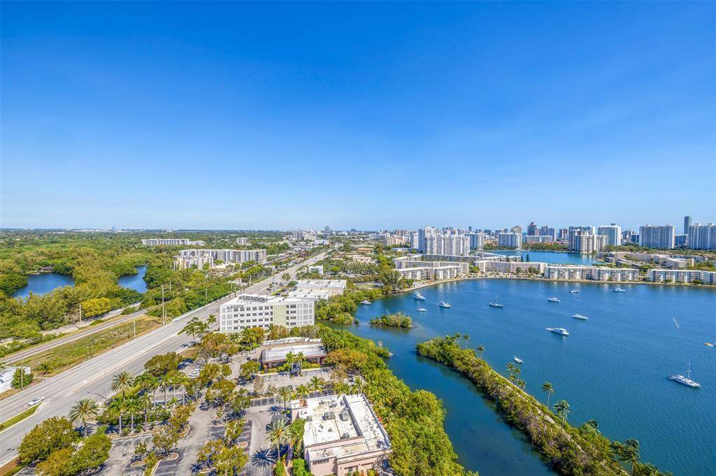 North Miami Beach, FL 33160,17301 Biscayne Blvd #LPH2