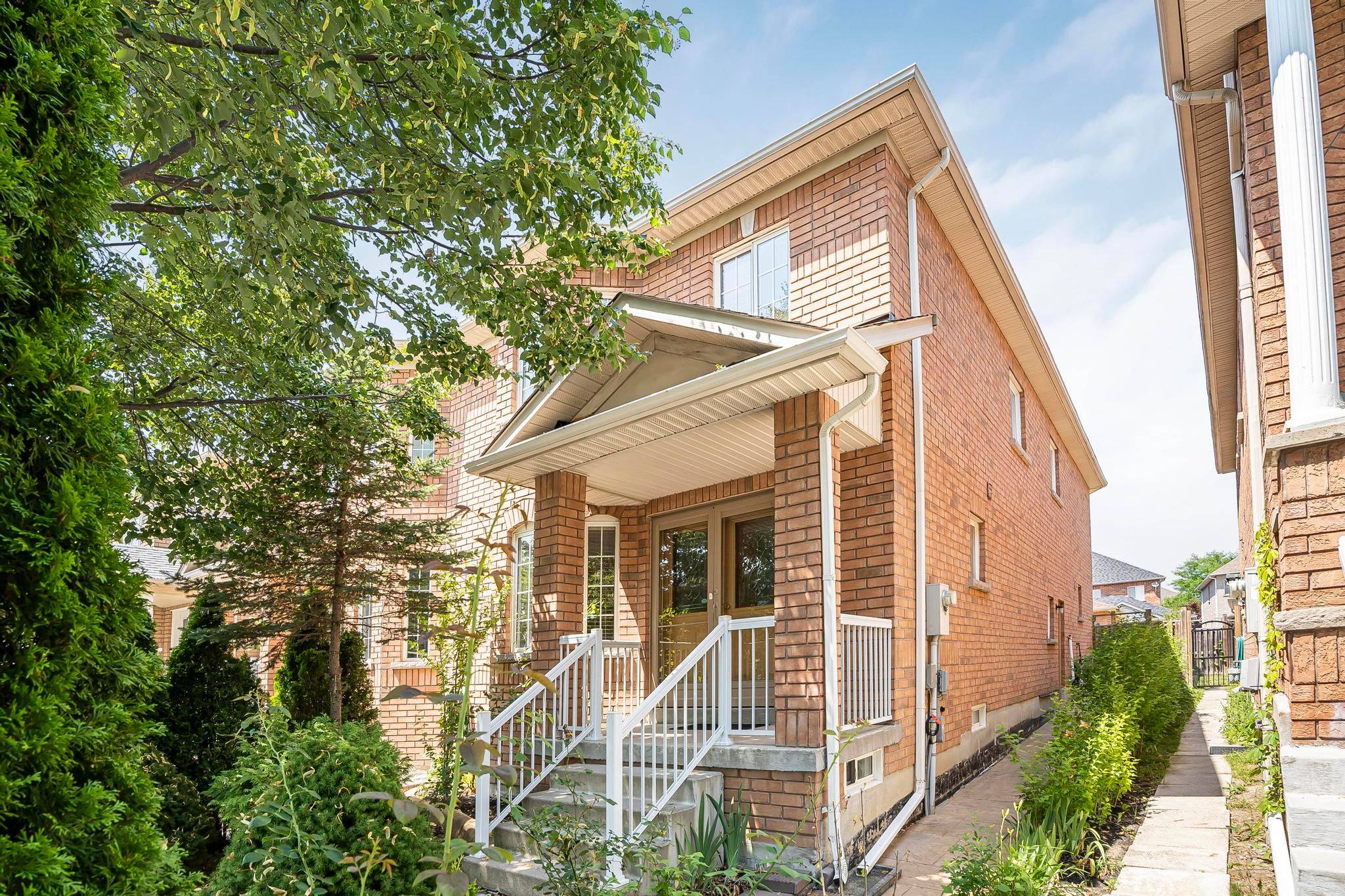 Vaughan, ON L4H 2S1,50 Ed Quigg WAY #Lower