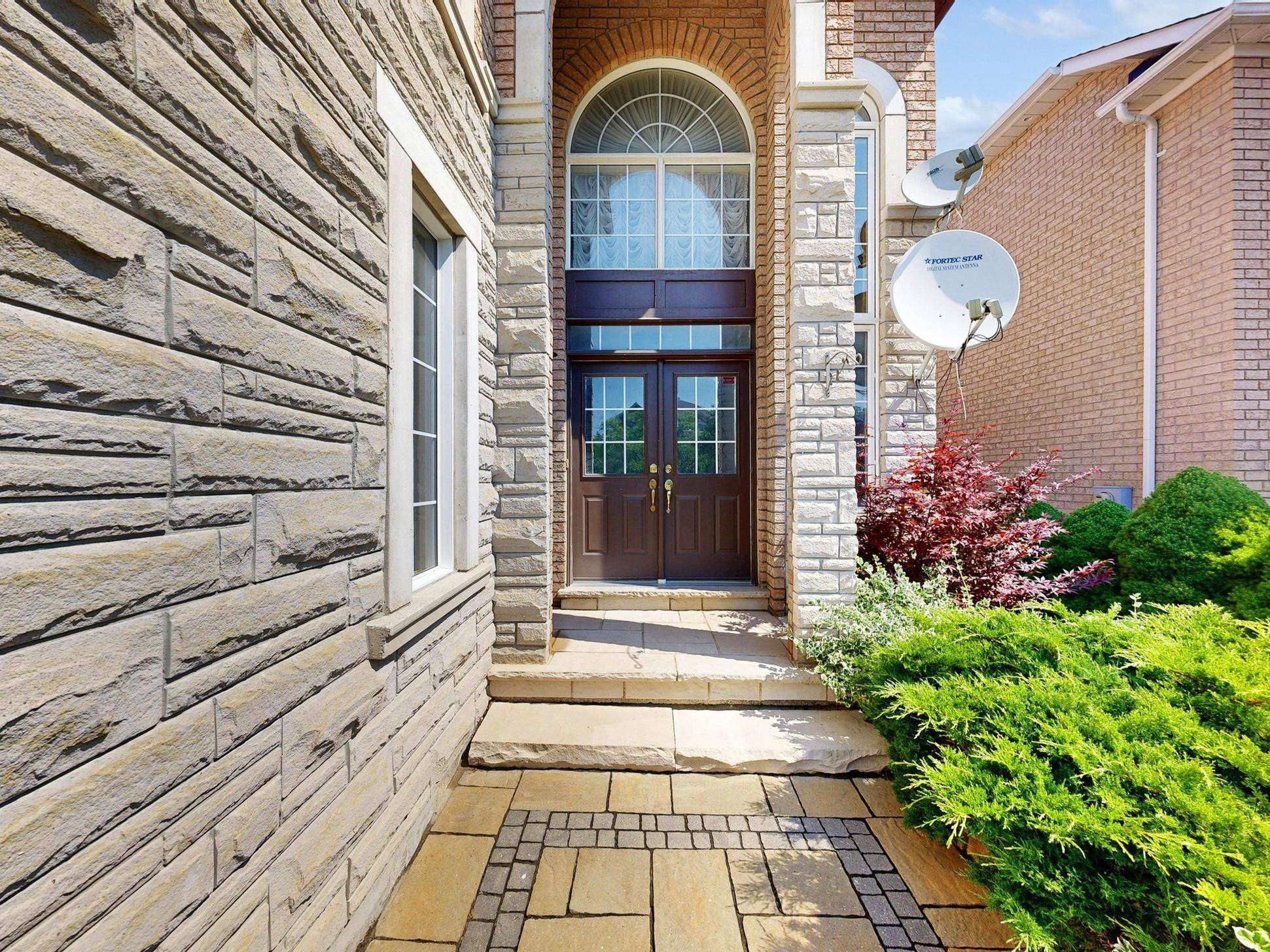 Richmond Hill, ON L4S 1Y1,2 Lord Nelson CT