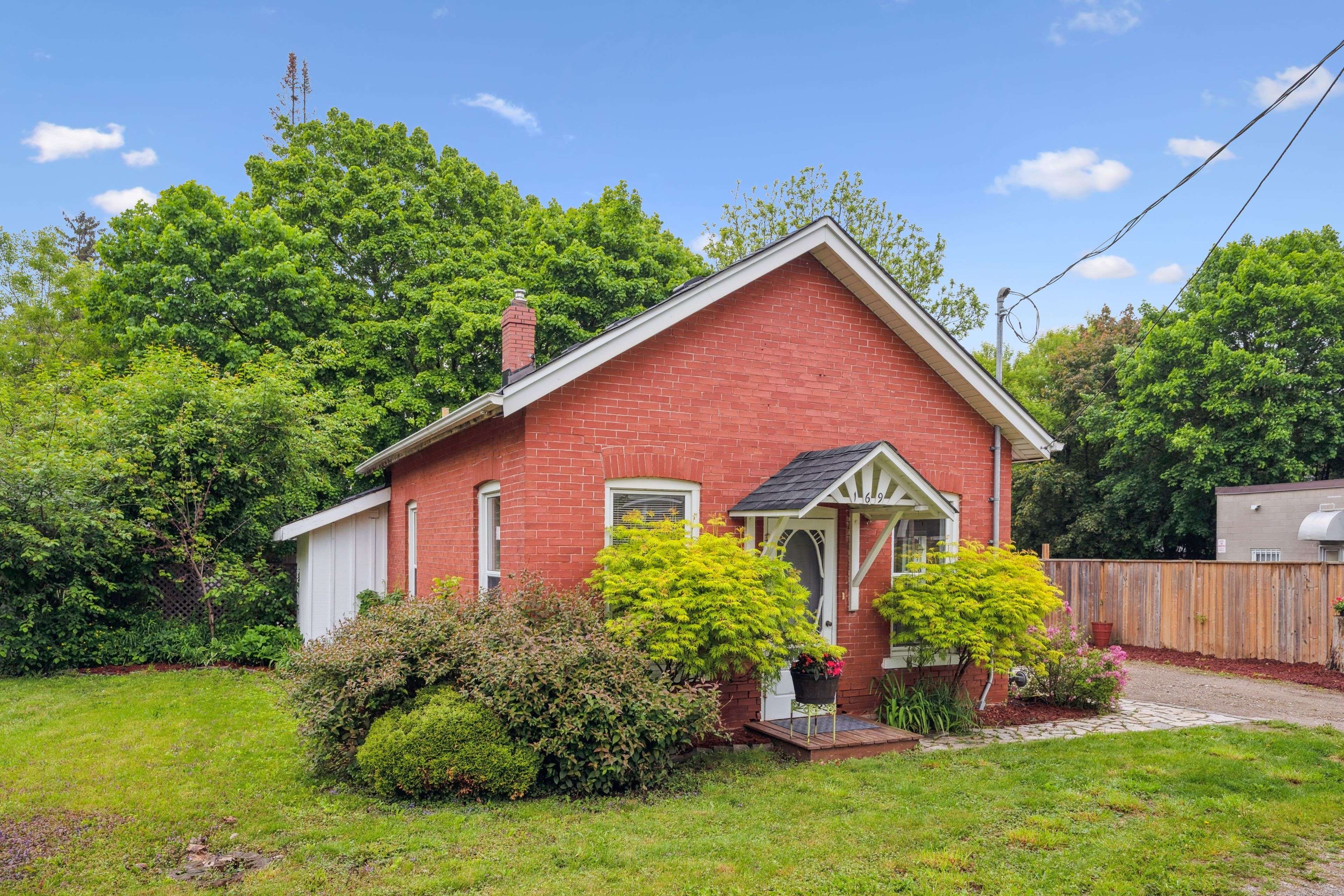 Guelph, ON N1H 5R6,169 Edinburgh RD N