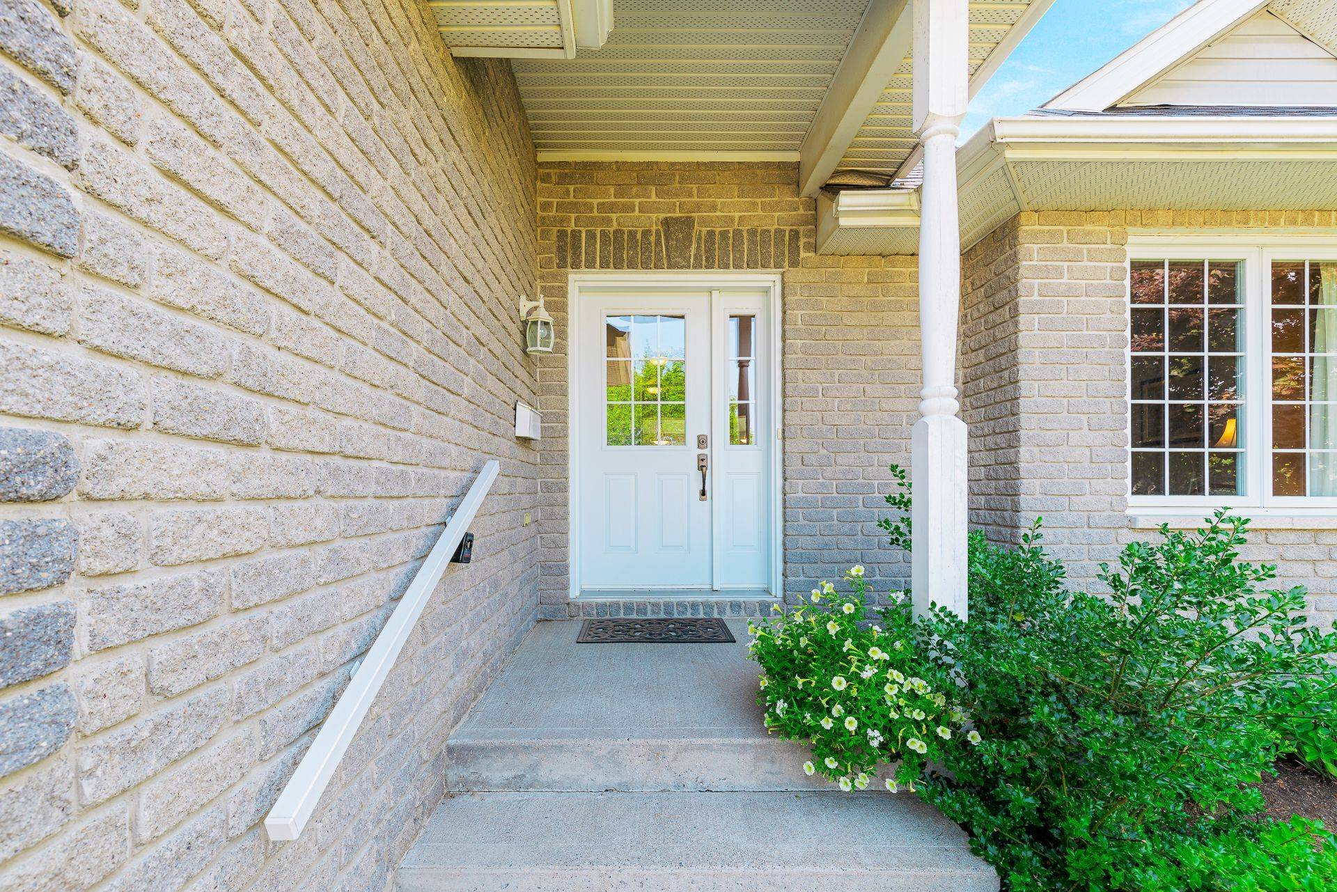 Brockville, ON K6V 7N1,1026 Crestwood DR