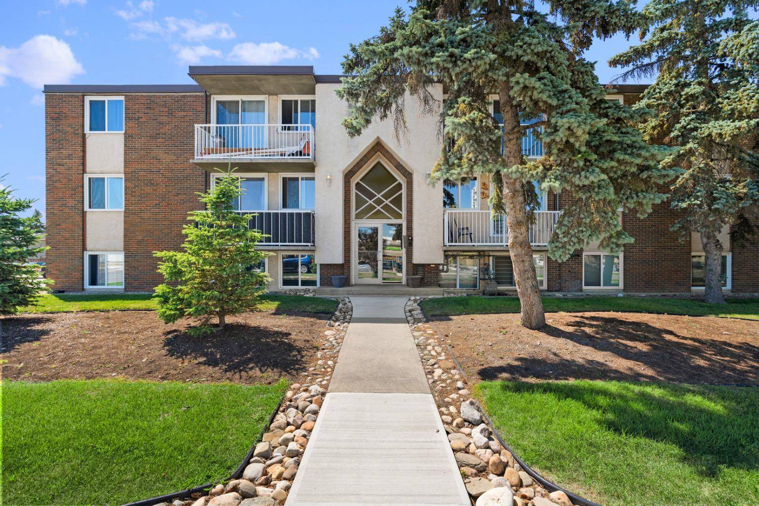 Calgary, AB T3C 1S5,1143 37 ST SW #102