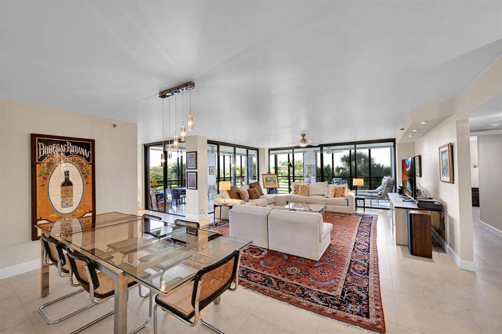 Boca Raton, FL 33433,7578 Regency Lake Dr #402