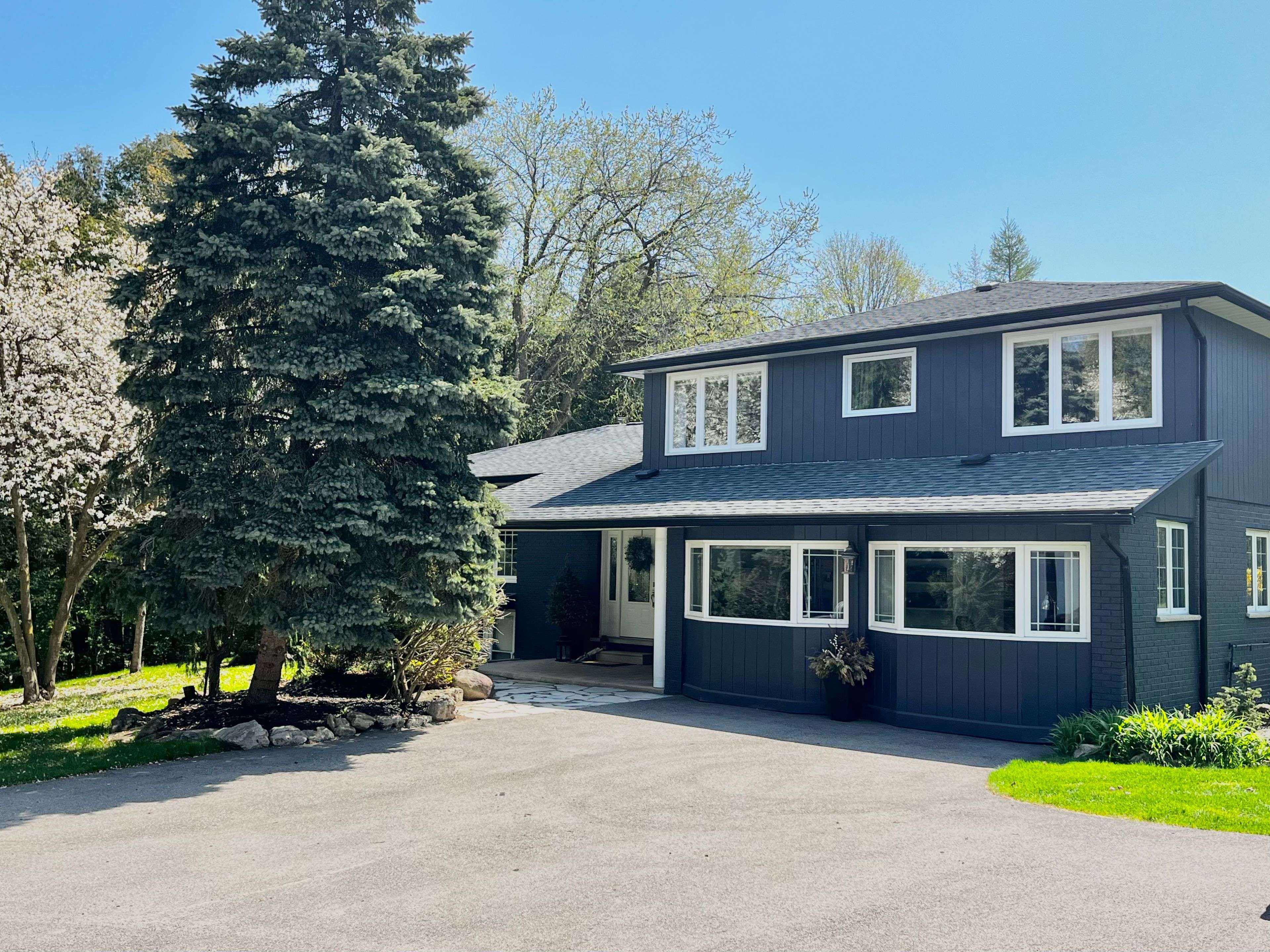 Caledon, ON L7K 0E5,563 River RD