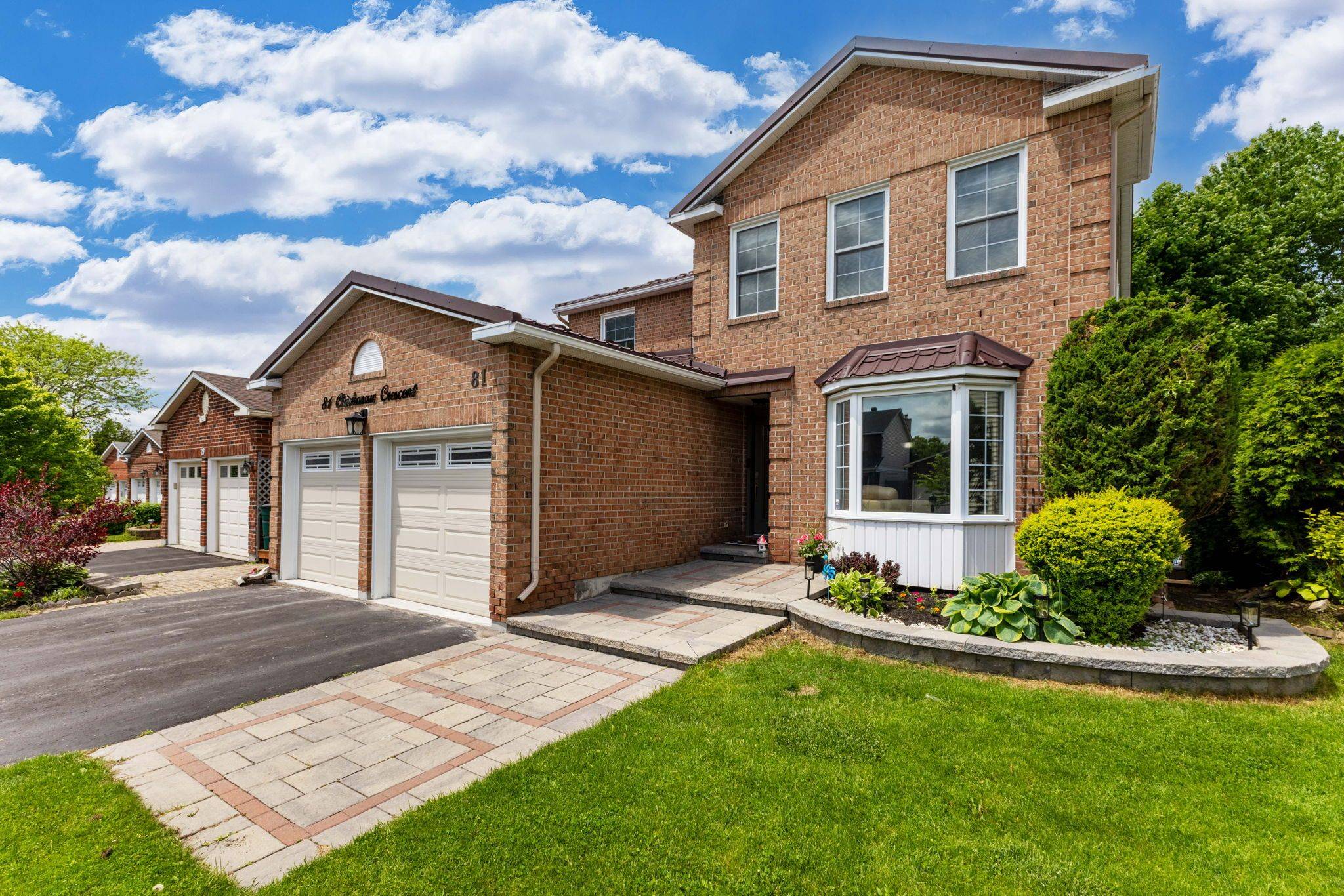 Kanata, ON K2M 1M8,81 Chickasaw CRES