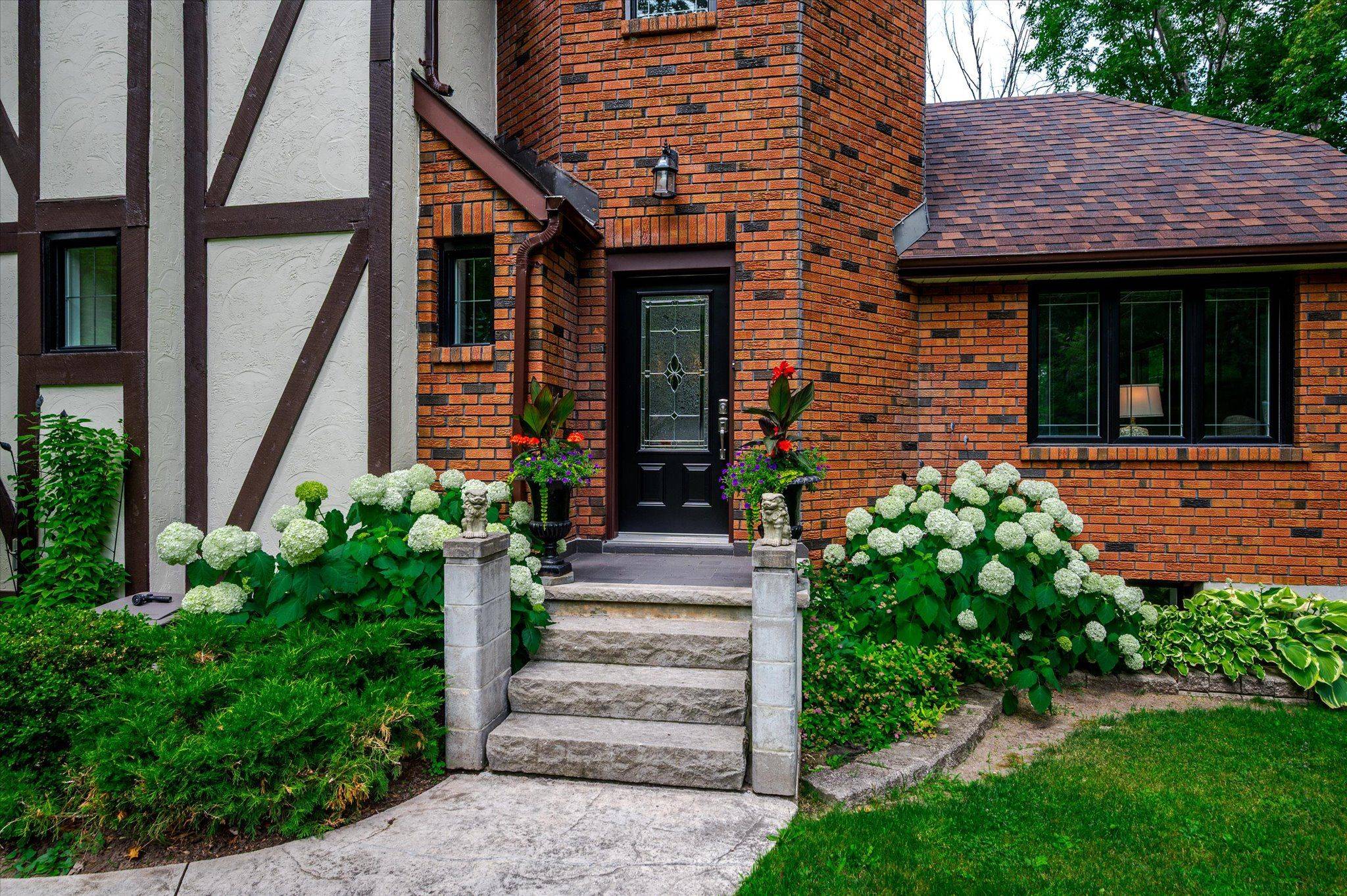 Selwyn, ON K0L 1H0,642 Dinsdale ST