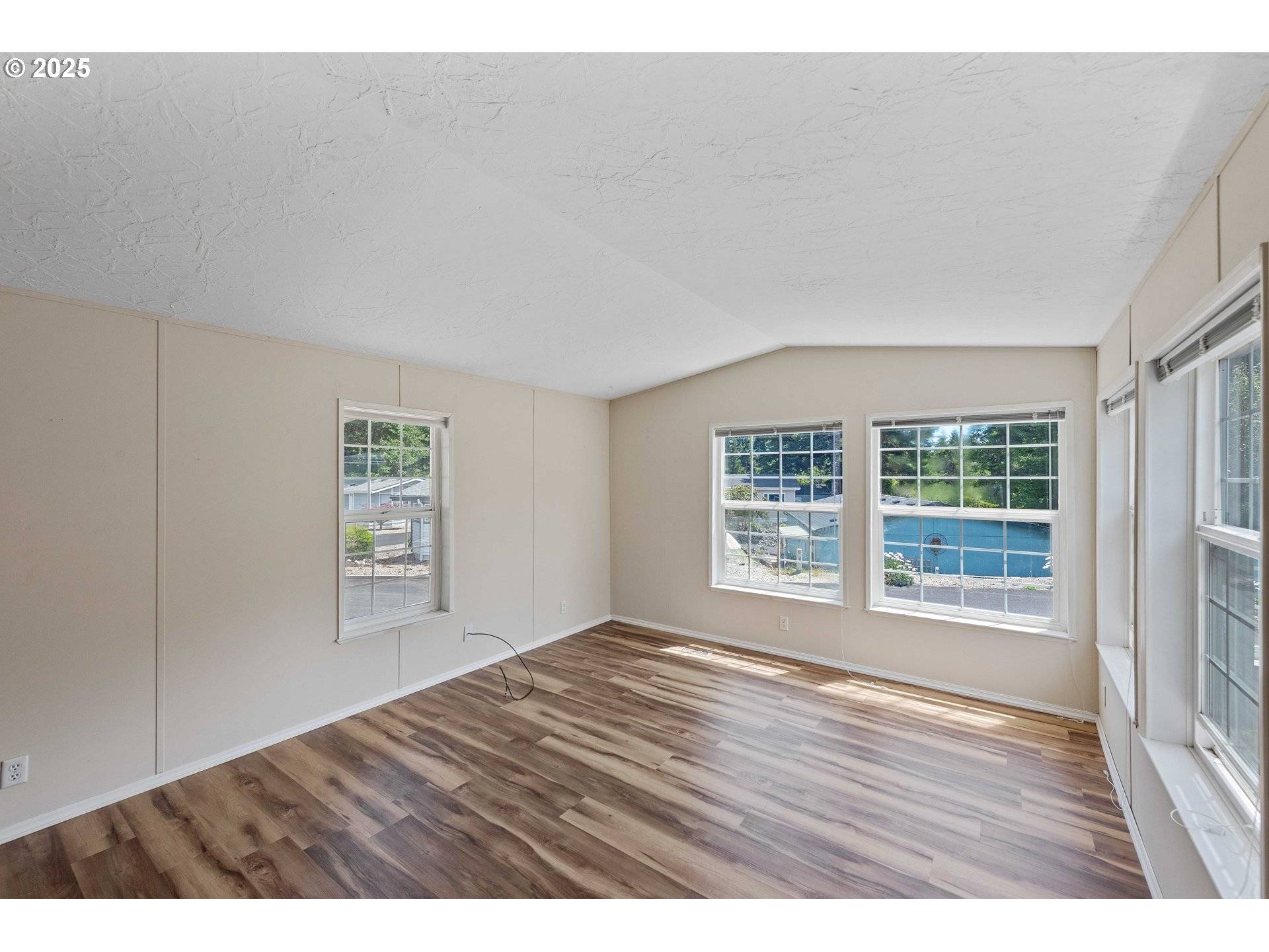 Coos Bay, OR 97420,580 SHOREPINES PL