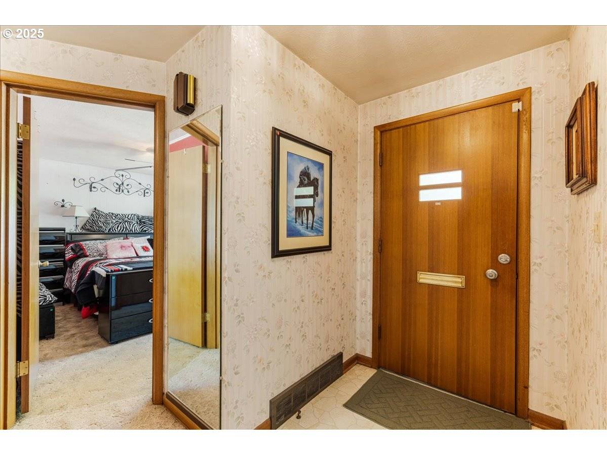 Keizer, OR 97303,674 DEARBORN AVE N