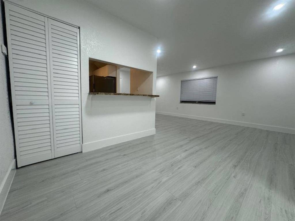 Hollywood, FL 33023,5525 SW 41st St #115