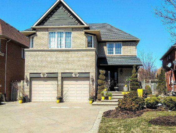 Oakville, ON L6H 6S9,527 Ravineview WAY