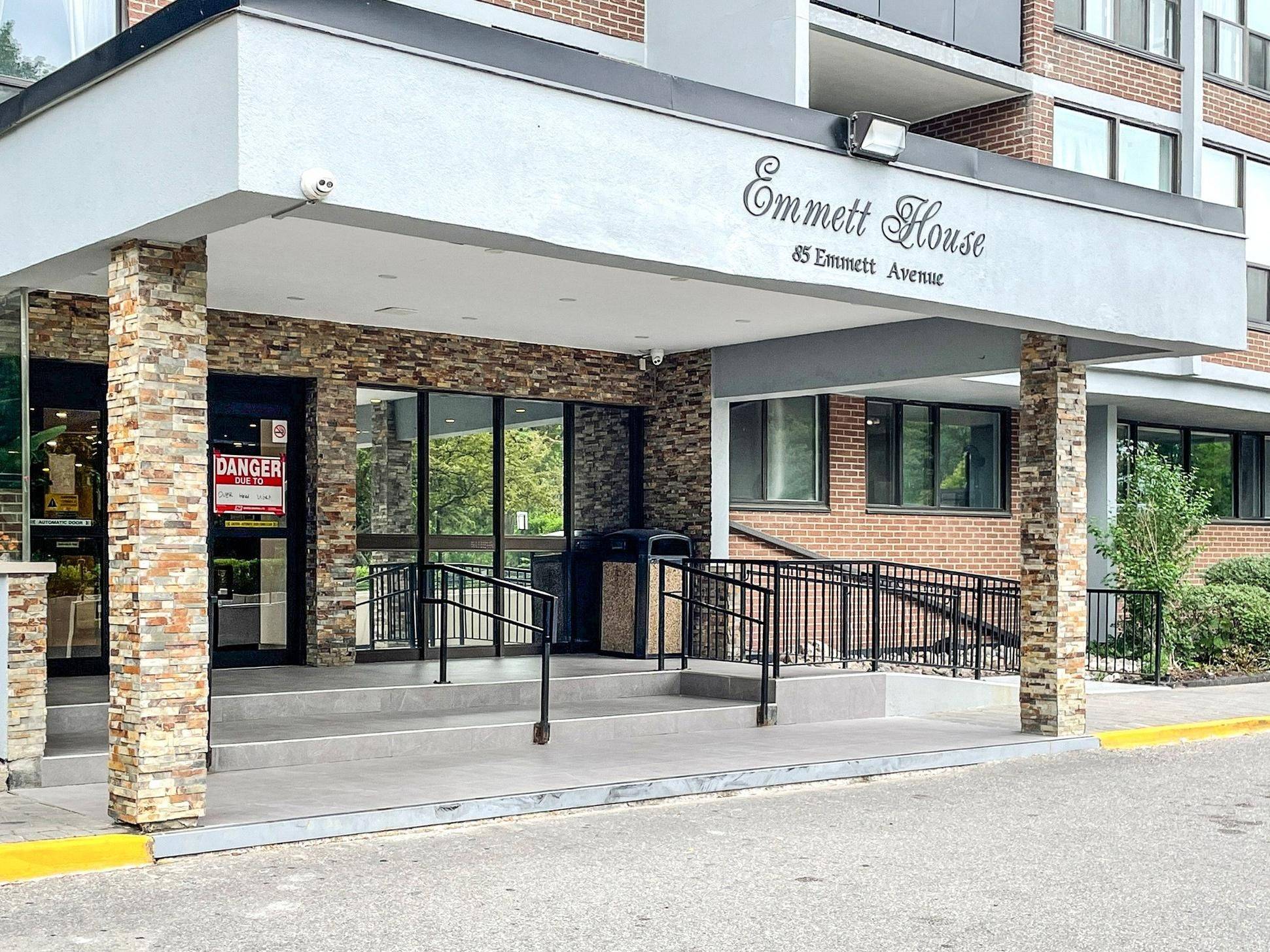 Toronto W04, ON M6M 5A2,85 Emmett AVE #2303