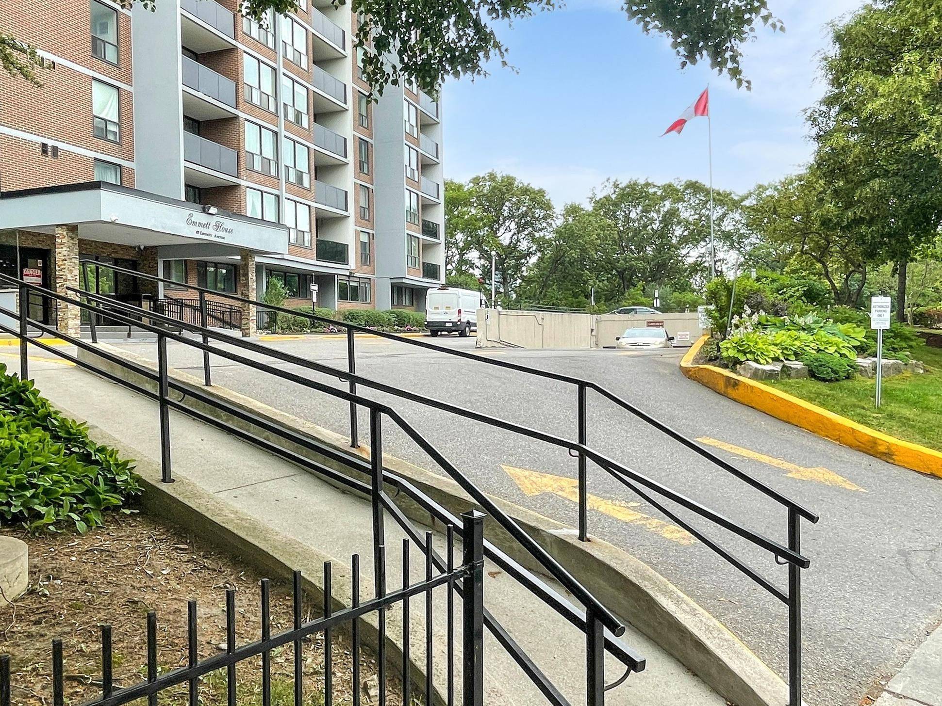 Toronto W04, ON M6M 5A2,85 Emmett AVE #2303