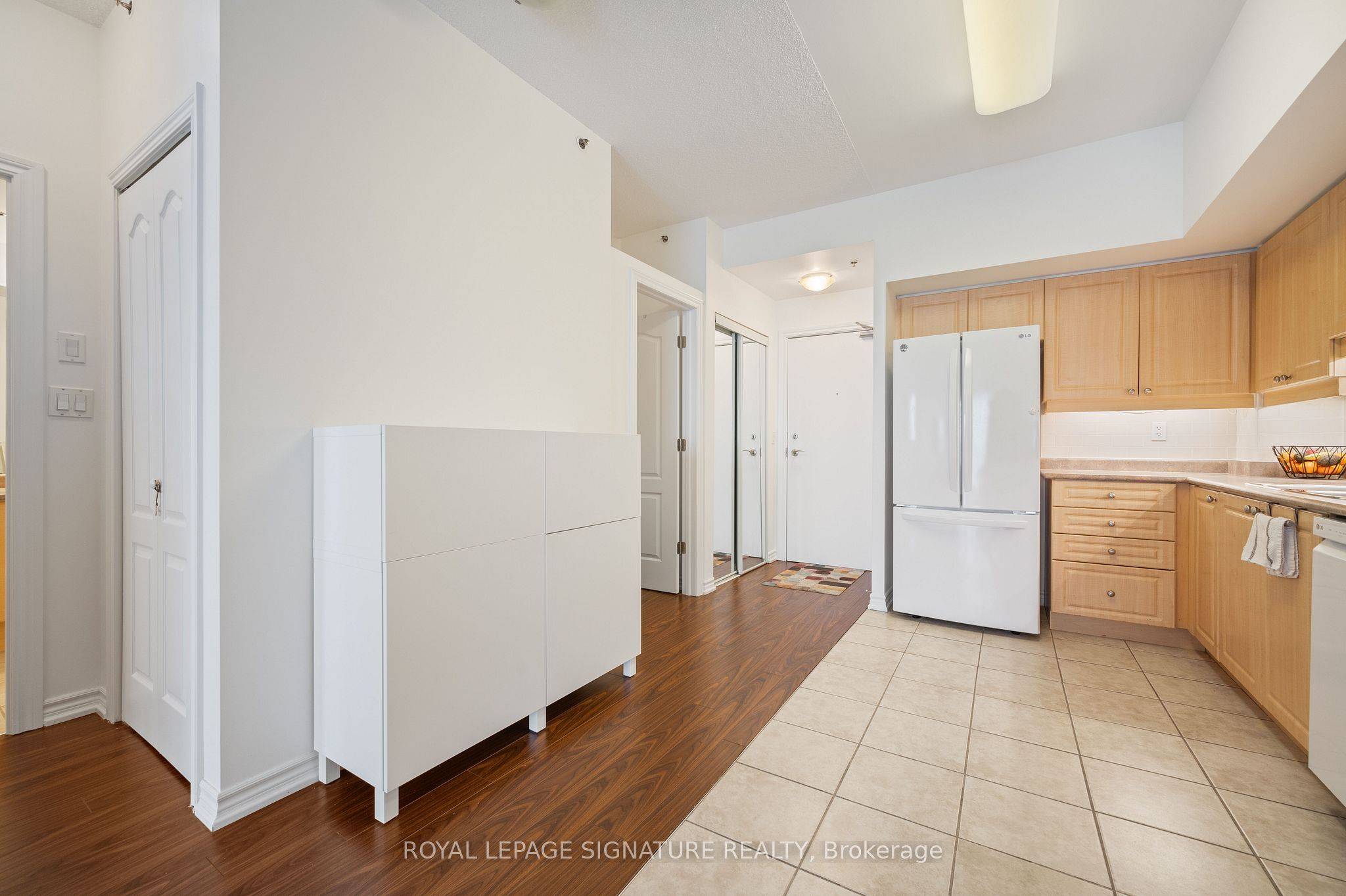 Mississauga, ON L5V 0A7,810 Scollard CT #1003
