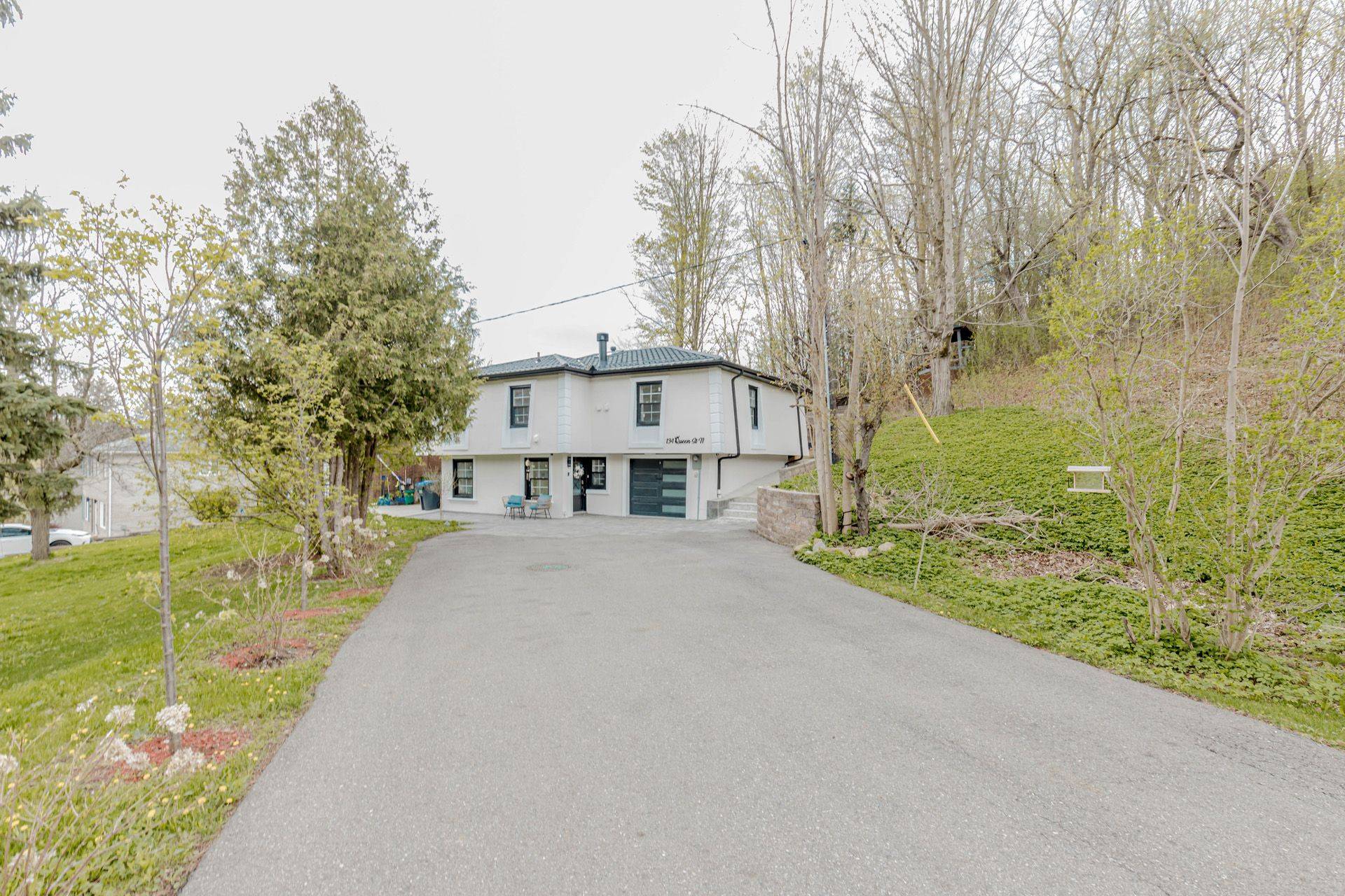 Caledon, ON L7E 2M7,134 Queen ST