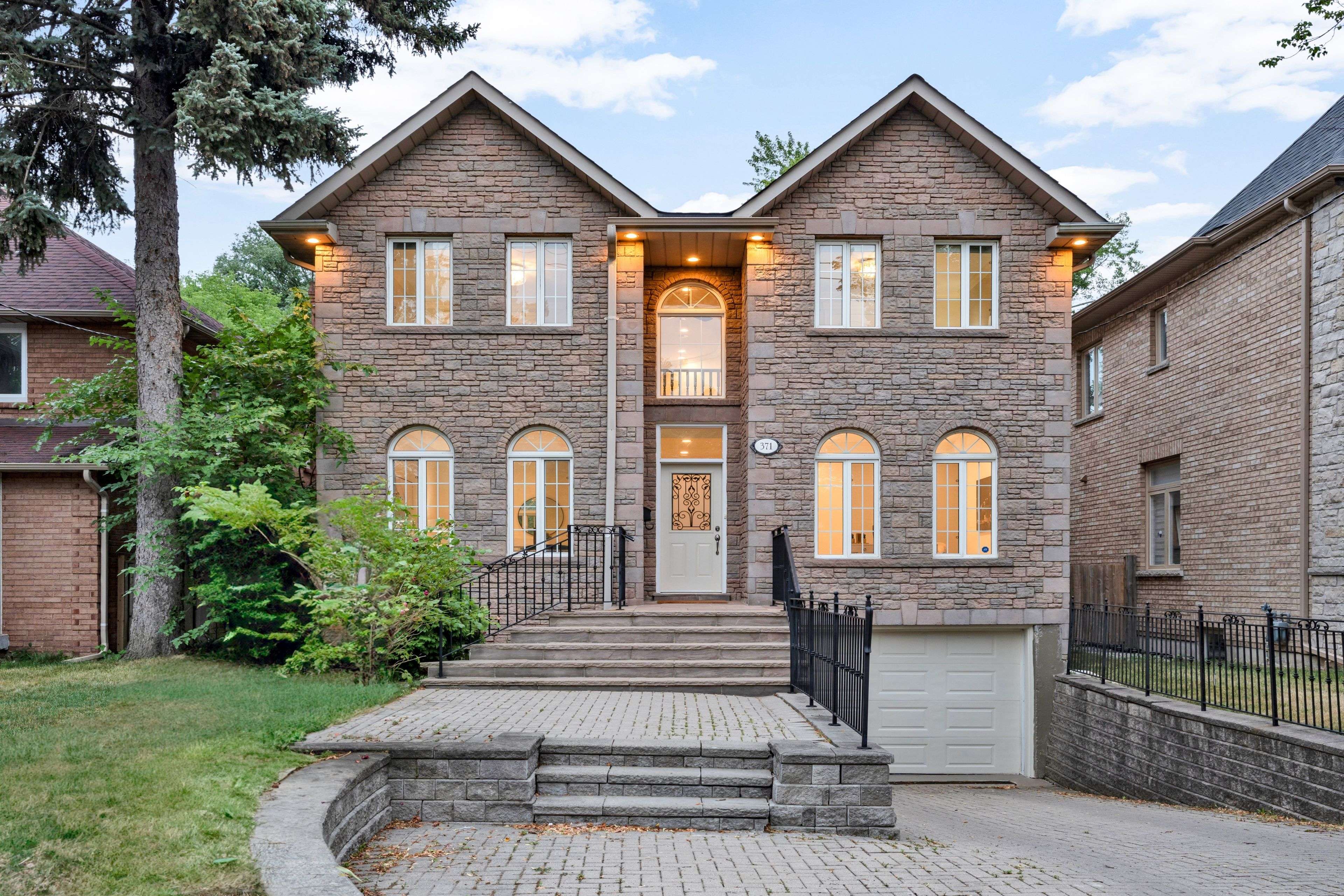 Toronto C14, ON M2N 3L3,371 Hollywood AVE