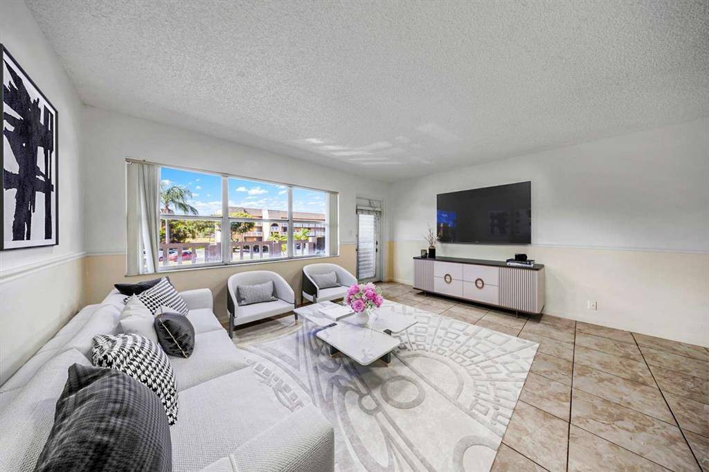 Sunrise, FL 33322,9101 Sunrise Lakes Blvd #216