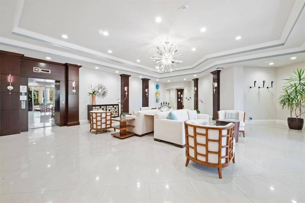 Hollywood, FL 33019,6051 N Ocean Dr #601