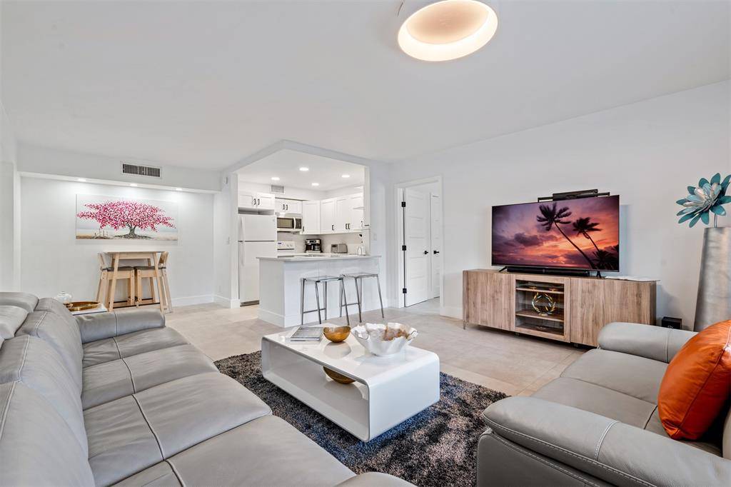 Deerfield Beach, FL 33441,706 SE 2nd Avenue #335
