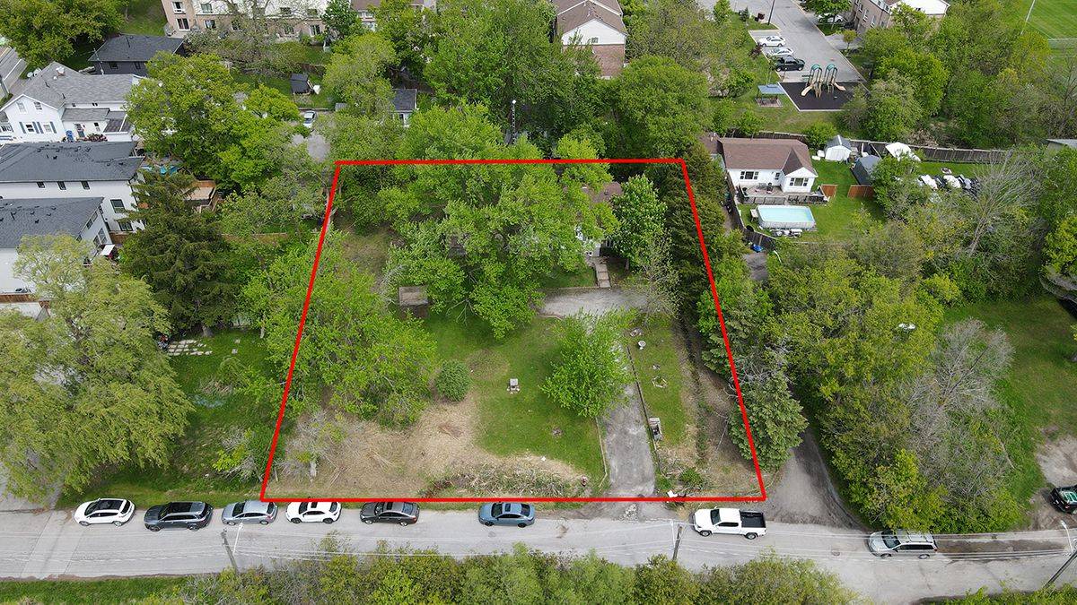 Newmarket, ON L3Y 3P9,175 Mary ST