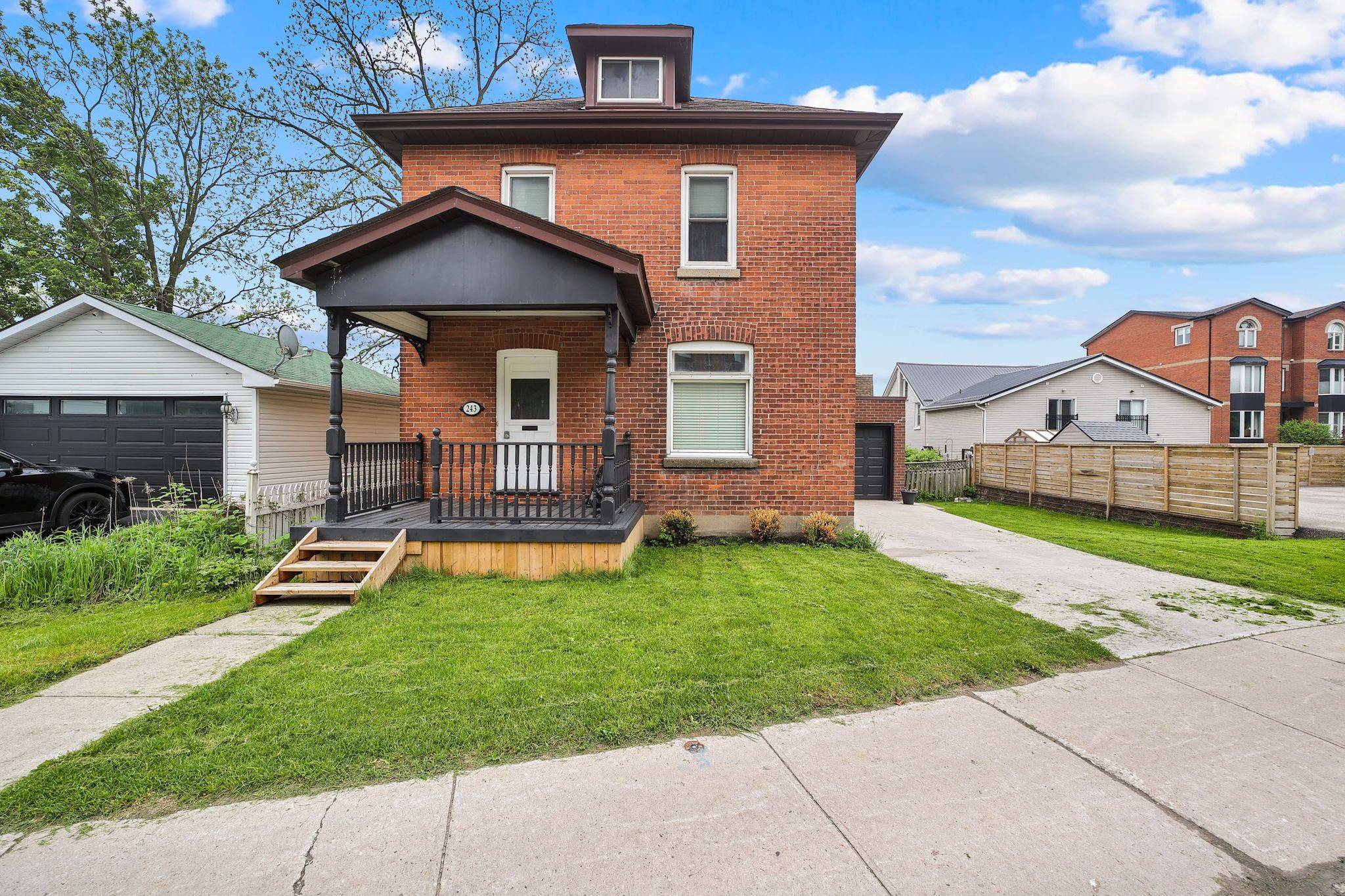 Barrie, ON L4M 1B6,243 Dunlop ST E