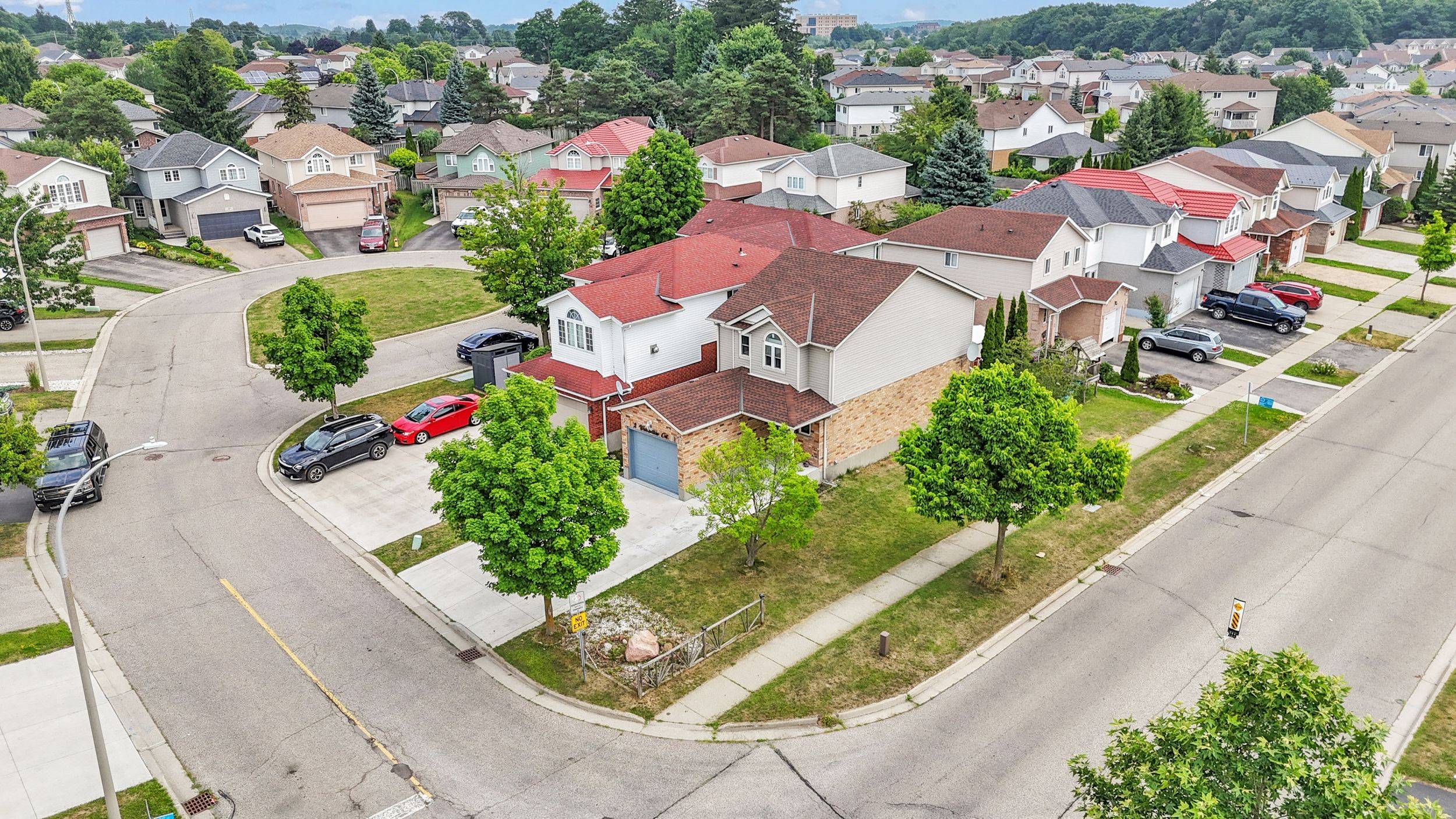Kitchener, ON N2E 3N8,2 Waterwillow CT