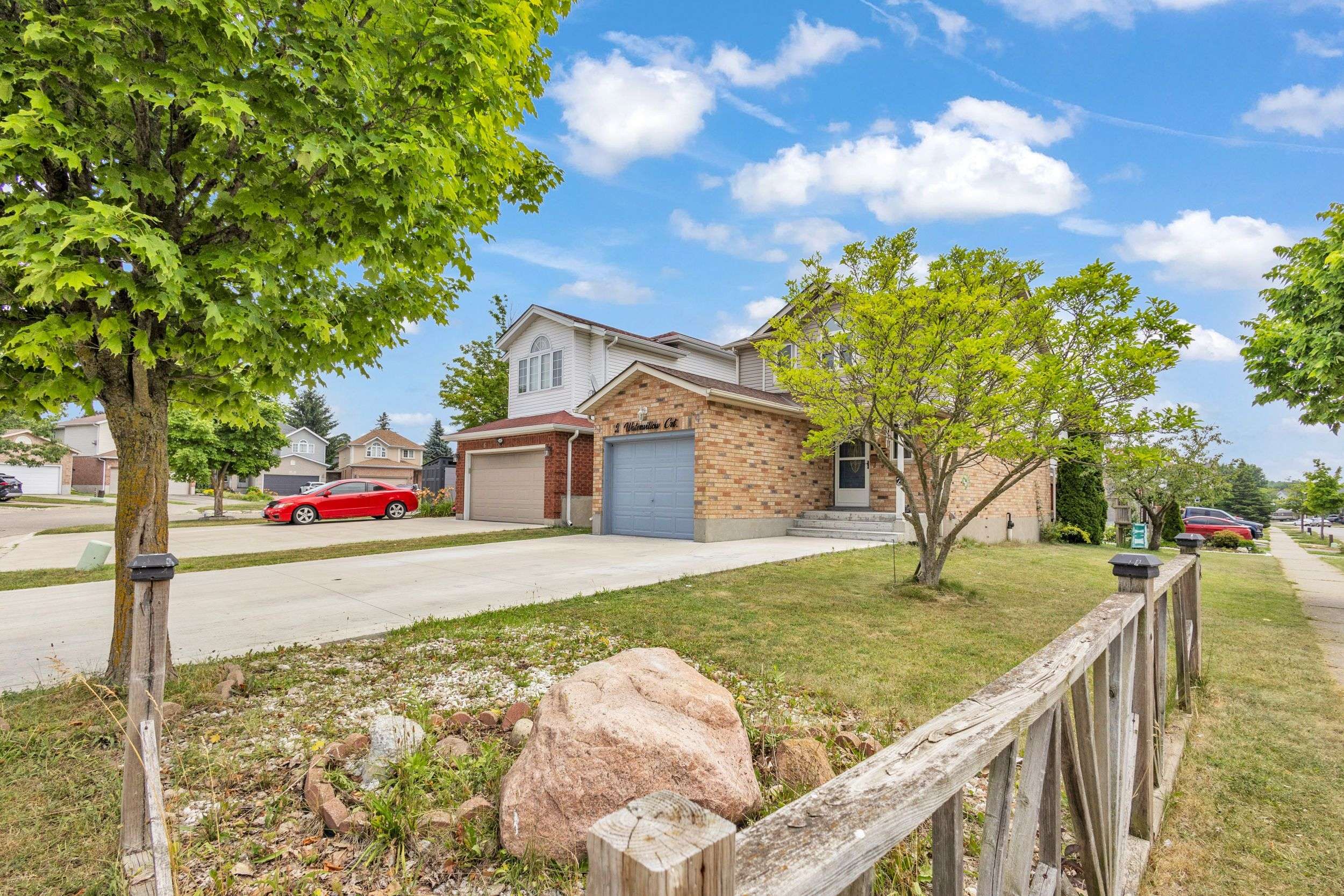 Kitchener, ON N2E 3N8,2 Waterwillow CT